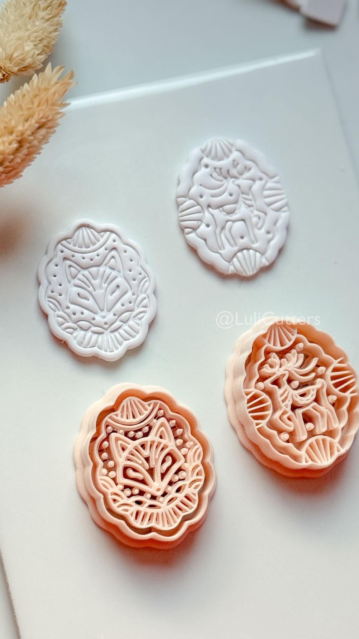 Aurora Fox Clay Cutter: Oval Woodland Fox Design