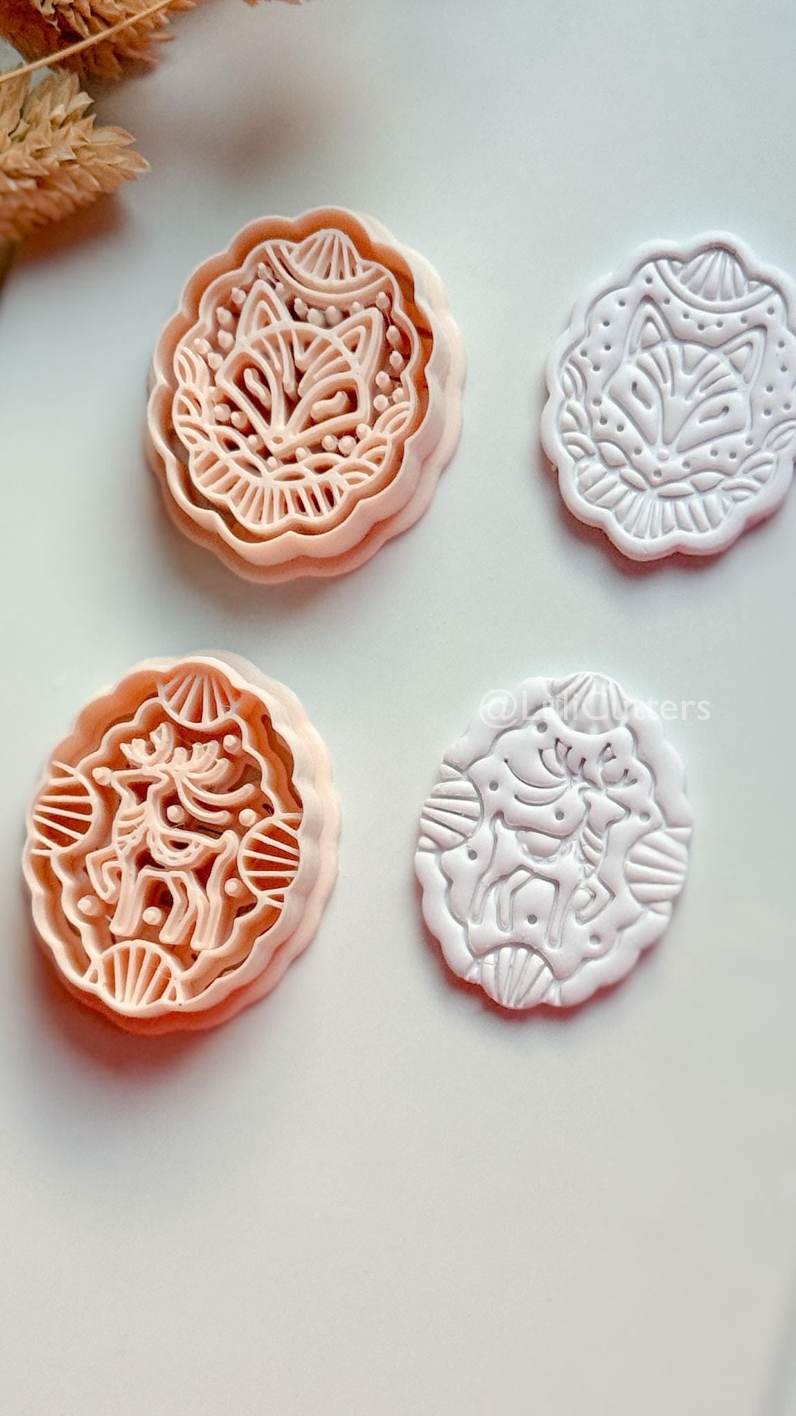 Aurora Fox Clay Cutter: Oval Woodland Fox Design