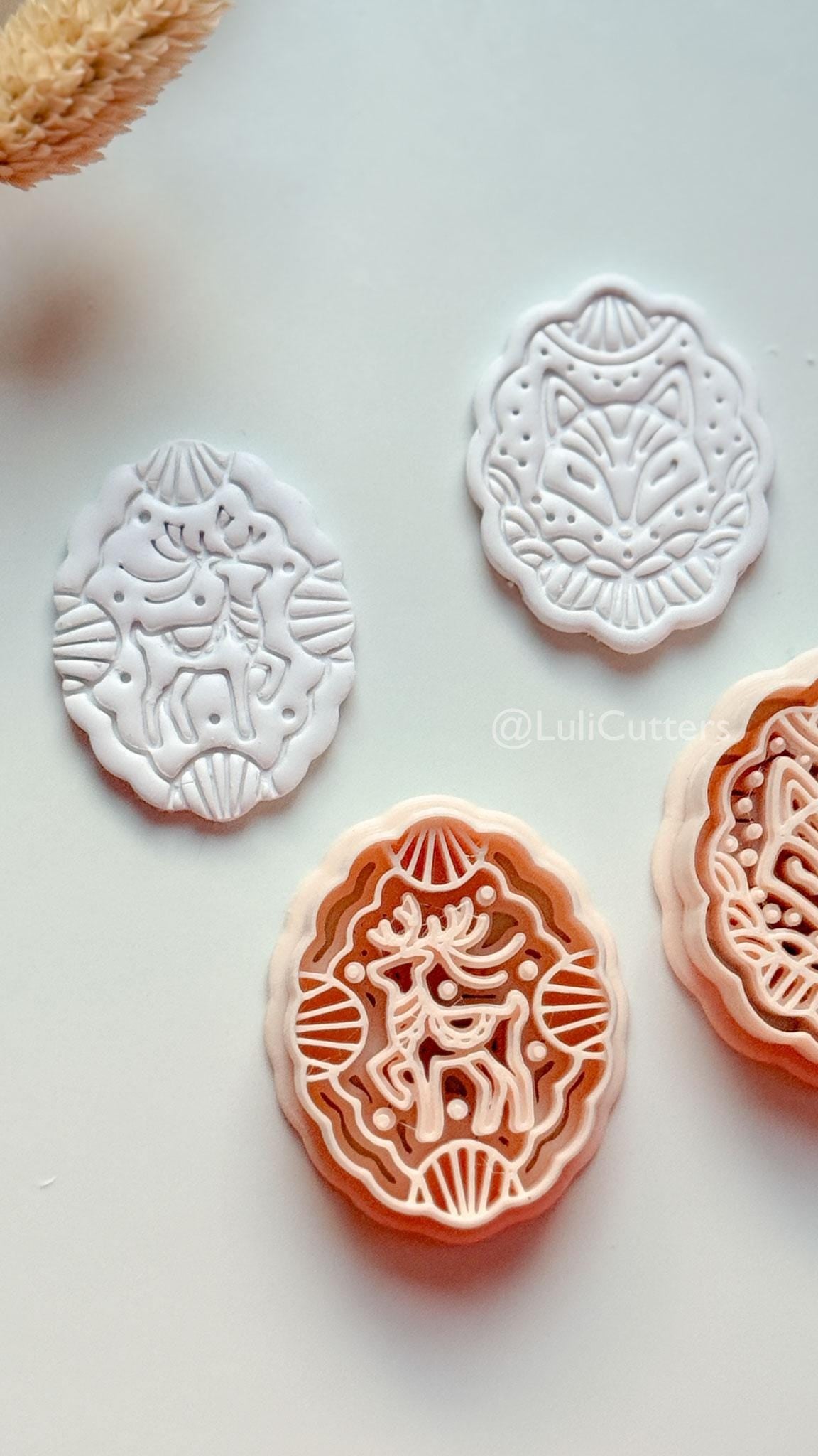 Aurora Fox Clay Cutter: Oval Woodland Fox Design