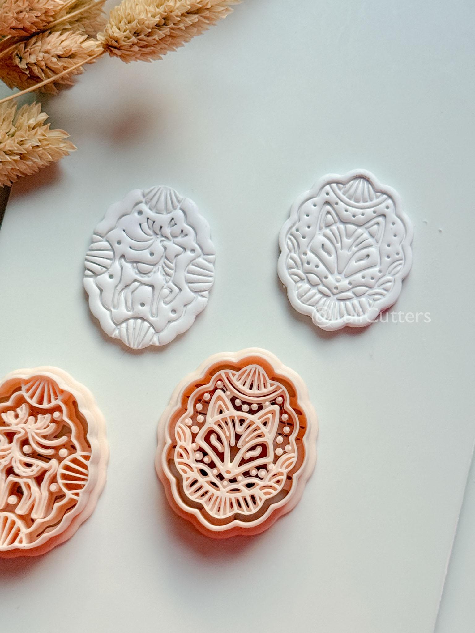 Aurora Fox Clay Cutter: Oval Woodland Fox Design