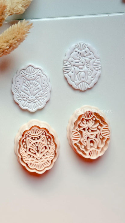 Aurora Fox Clay Cutter: Oval Woodland Fox Design