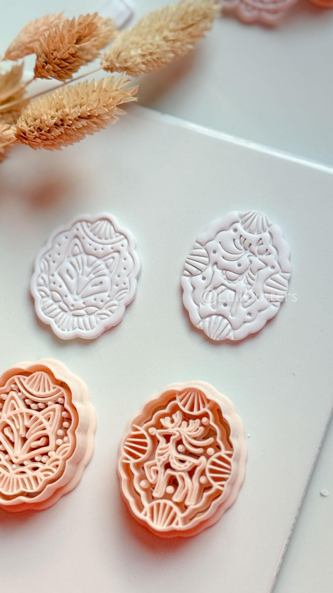 Aurora Fox Clay Cutter: Oval Woodland Fox Design