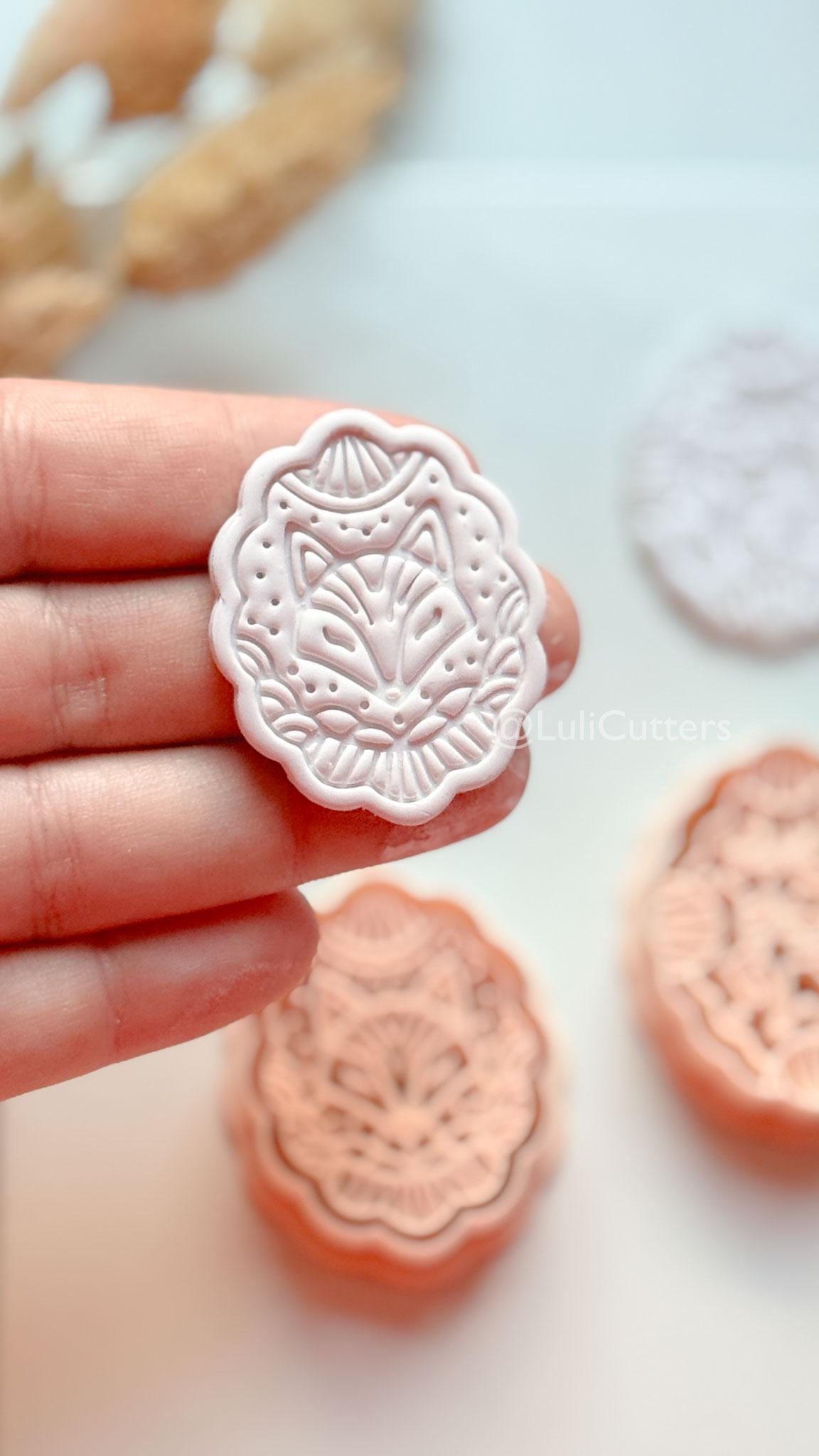 Aurora Fox Clay Cutter: Oval Woodland Fox Design