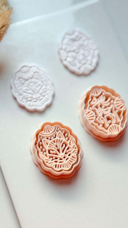 Aurora Fox Clay Cutter: Oval Woodland Fox Design