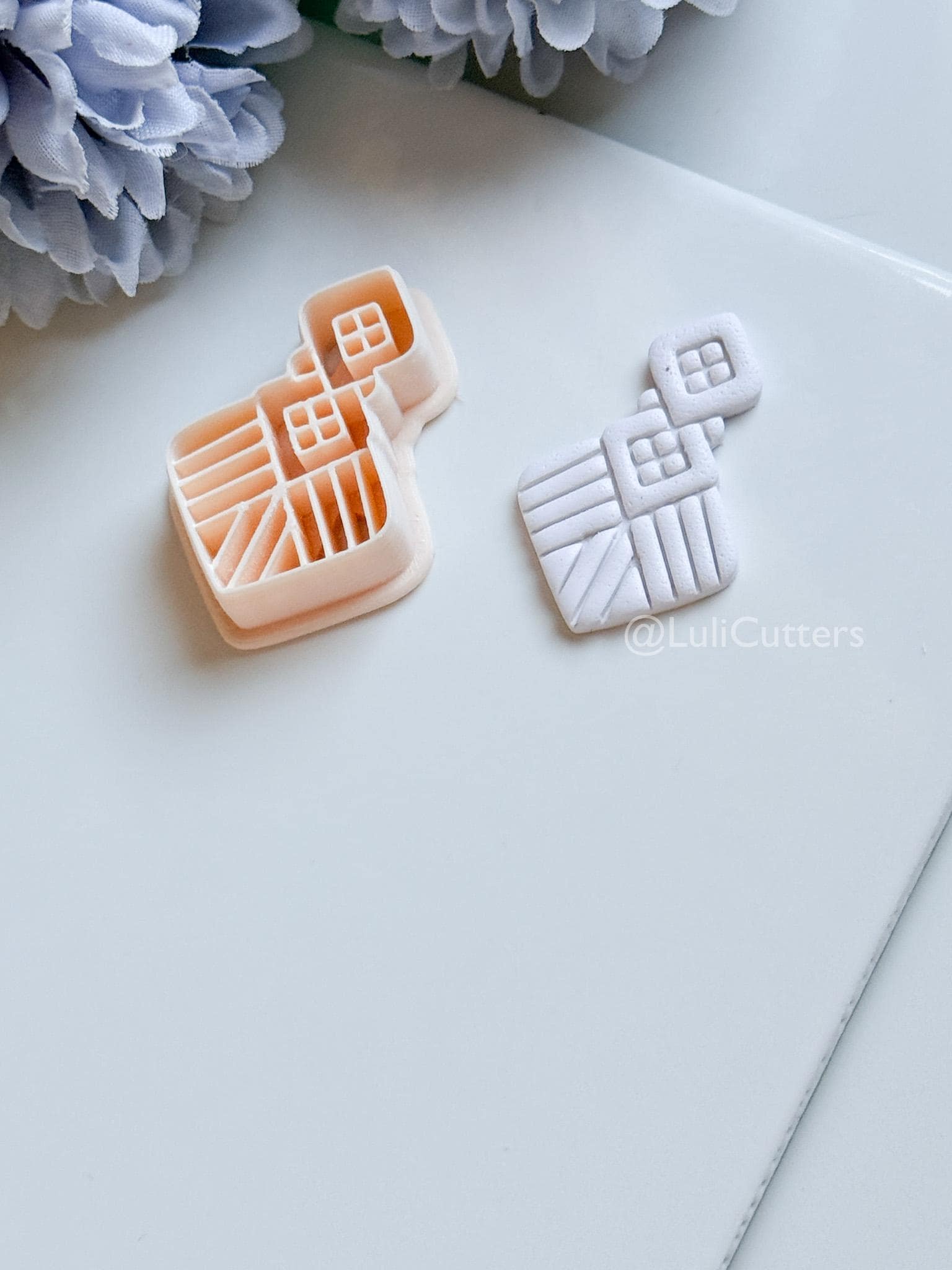 Alba Wren Polymer Clay Cutter: Geometric Ray Design for Earrings