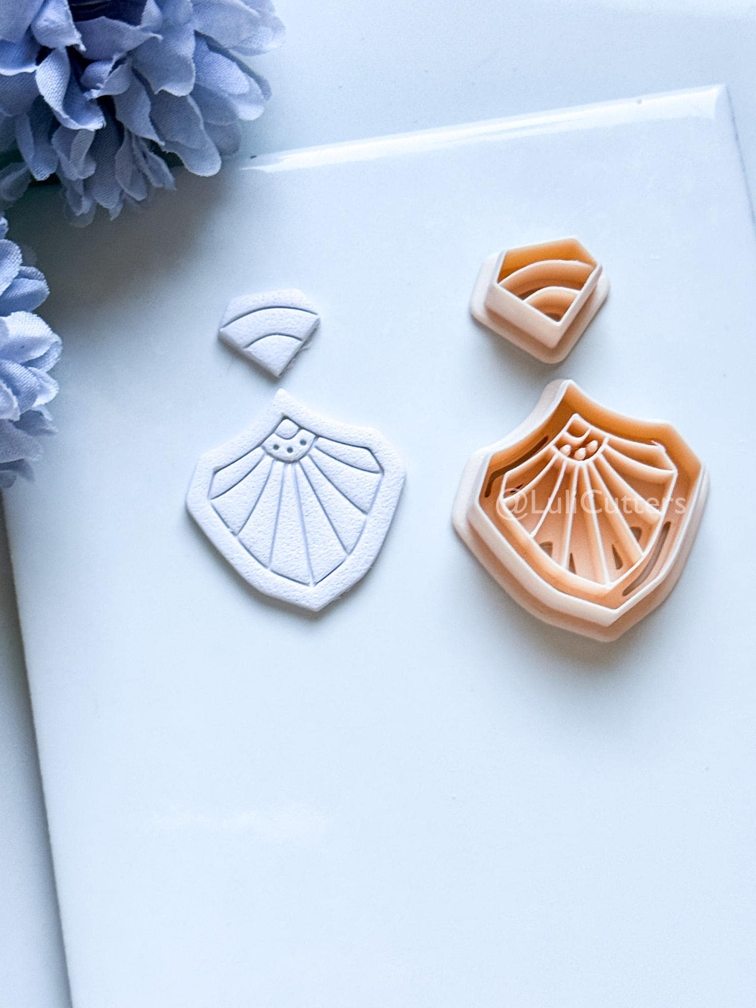 Ray Moss Polymer Clay Cutter: Fan Ray Design for Earrings