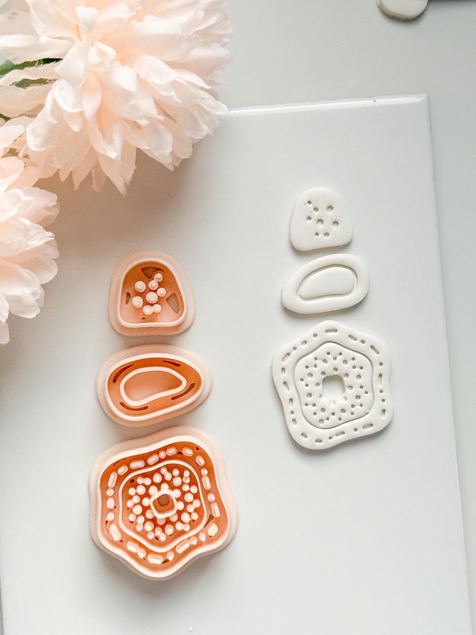 Nolia Dots Clay Cutter: Layered Organic Dot Pattern Design