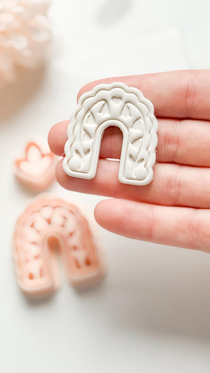 Bloomie Floral Arch Clay Cutter: Scalloped Arch with Leaf Topper