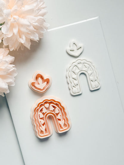 Bloomie Floral Arch Clay Cutter: Scalloped Arch with Leaf Topper