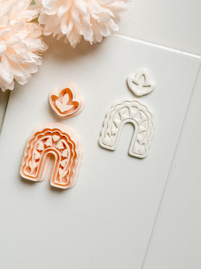 Bloomie Floral Arch Clay Cutter: Scalloped Arch with Leaf Topper