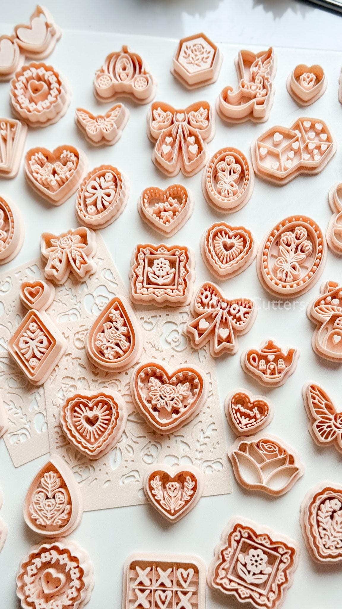 Blooming Halo Clay Cutter Set: Floral Heart Embossed Scallop Design