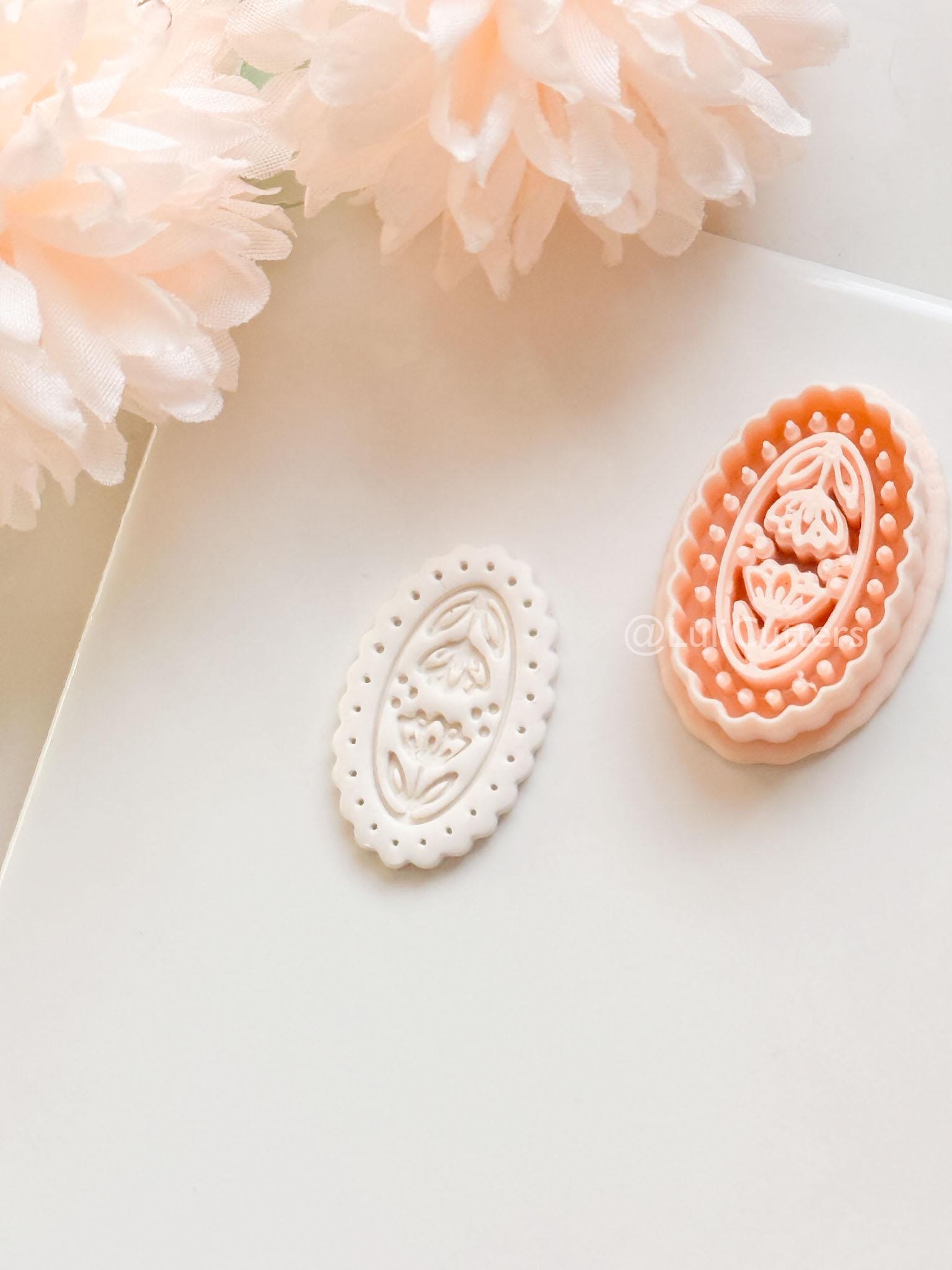 Bloomy Scallop Floral Clay Cutter: Layered Oval with Scalloped Edge