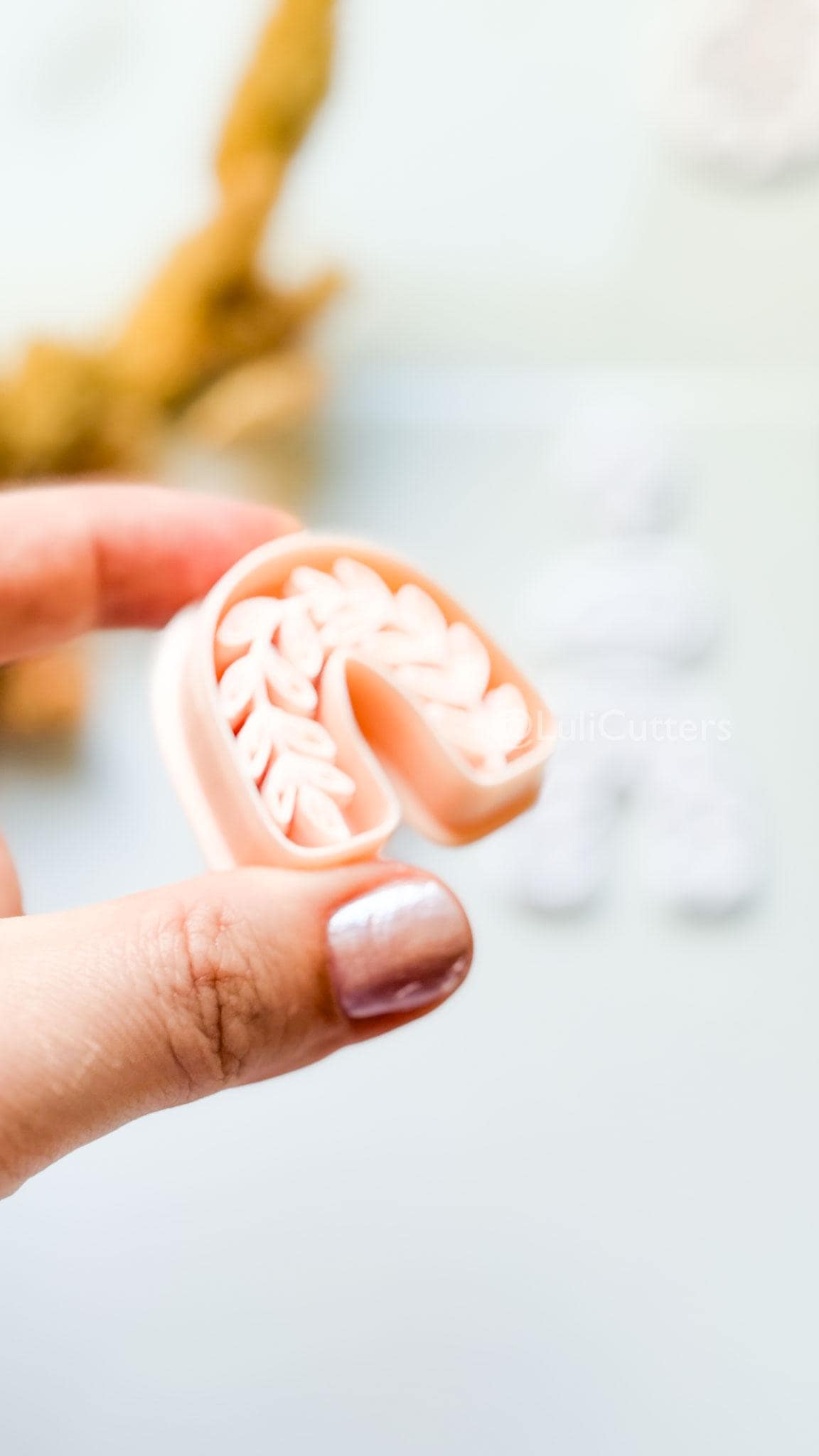 Neris Arch Clay Cutter: Layered Leafy Arch Dangle Design