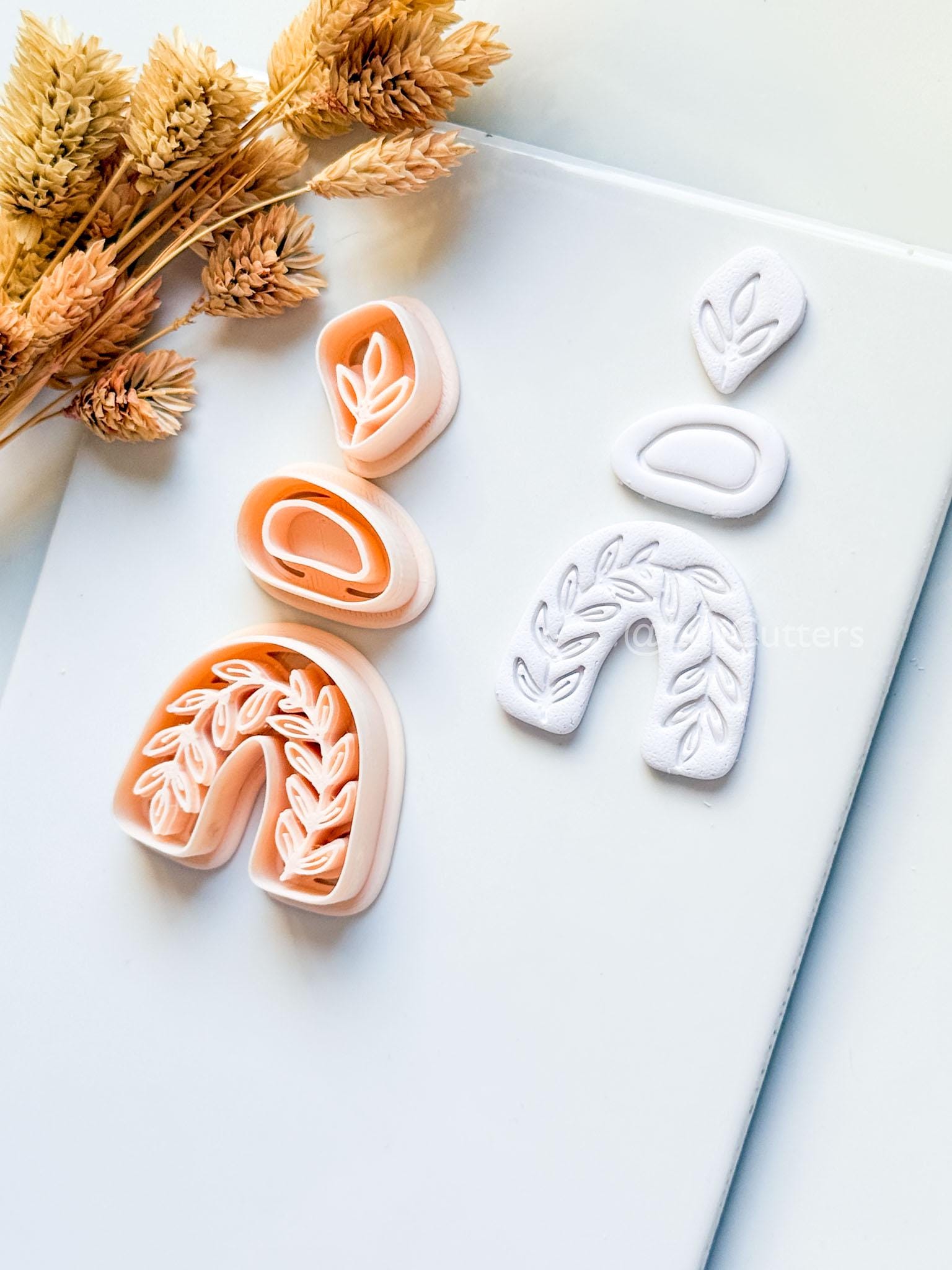 Neris Arch Clay Cutter: Layered Leafy Arch Dangle Design