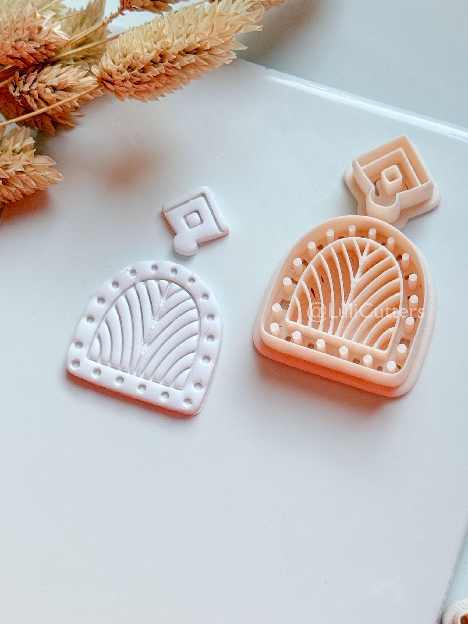 Nura Clay Cutter: Layered Geometric Arch Dangle Design