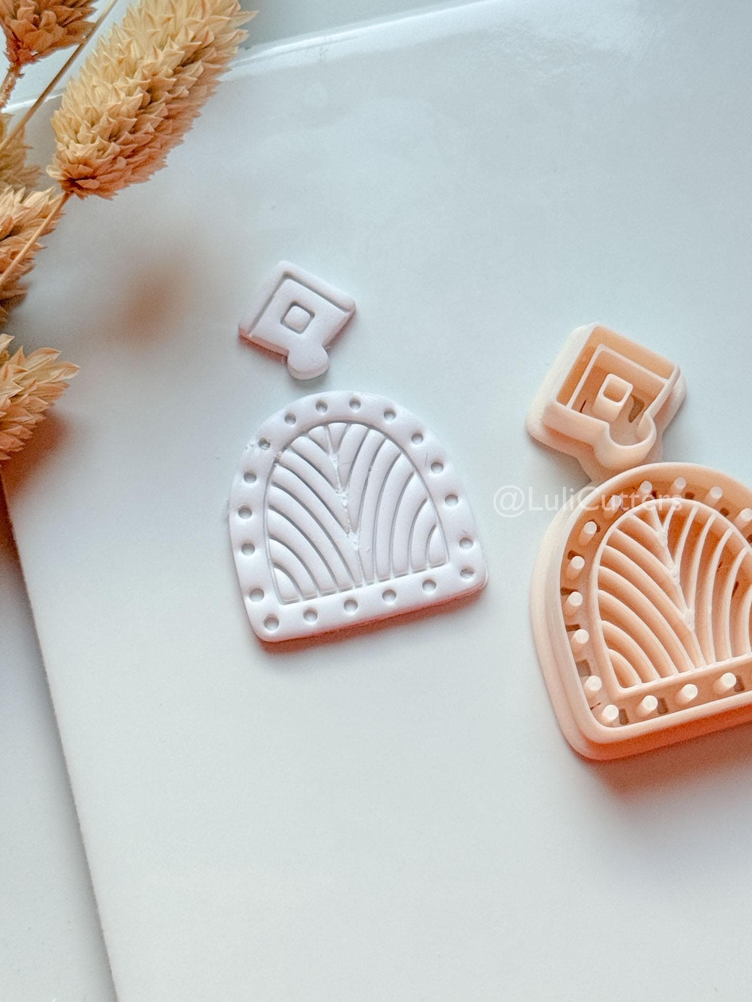 Nura Clay Cutter: Layered Geometric Arch Dangle Design