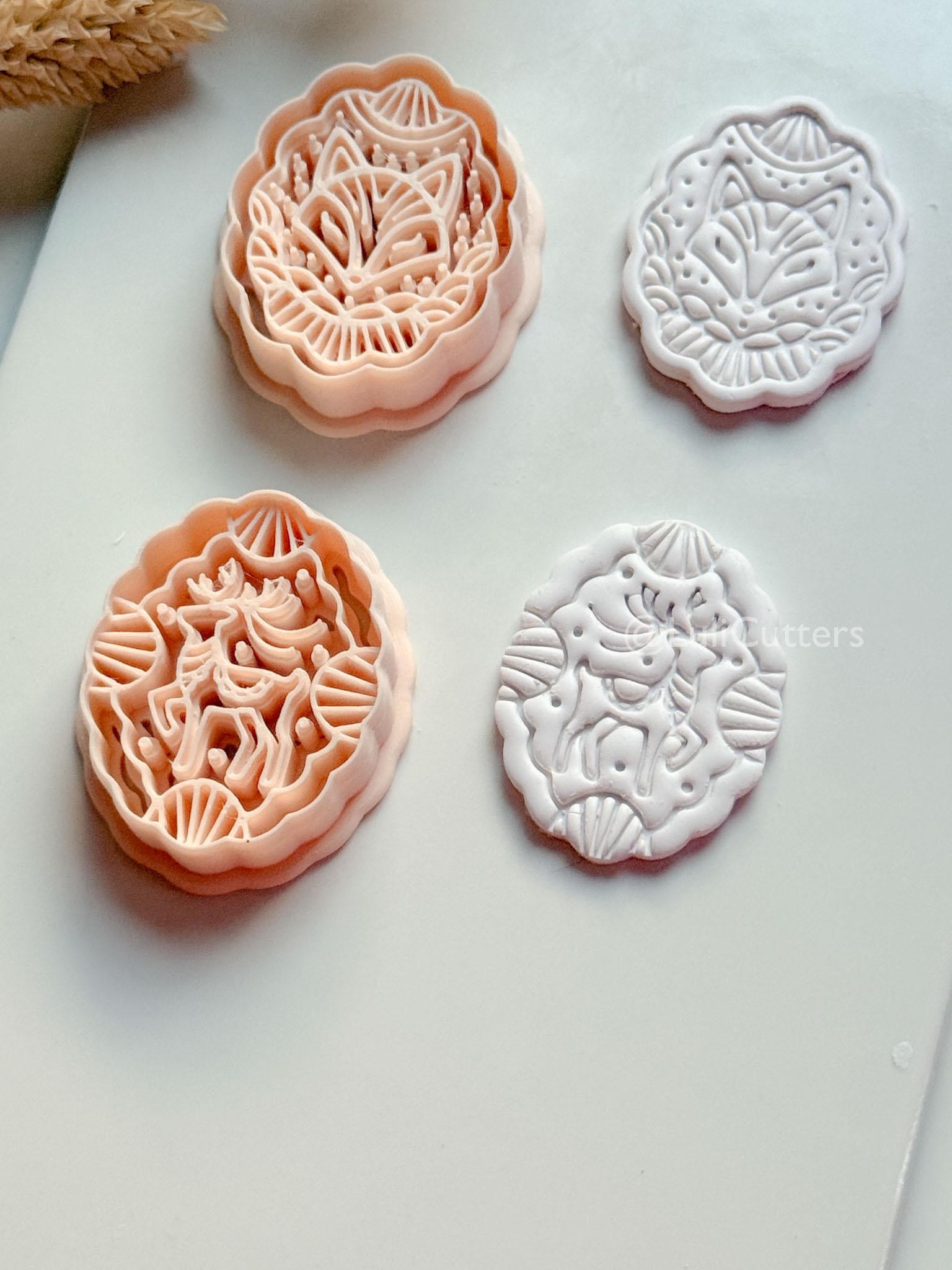 Aurora Fox Clay Cutter: Oval Woodland Fox Design