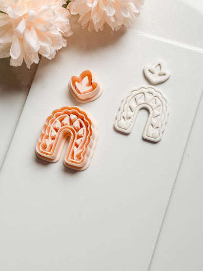 Bloomie Floral Arch Clay Cutter: Scalloped Arch with Leaf Topper
