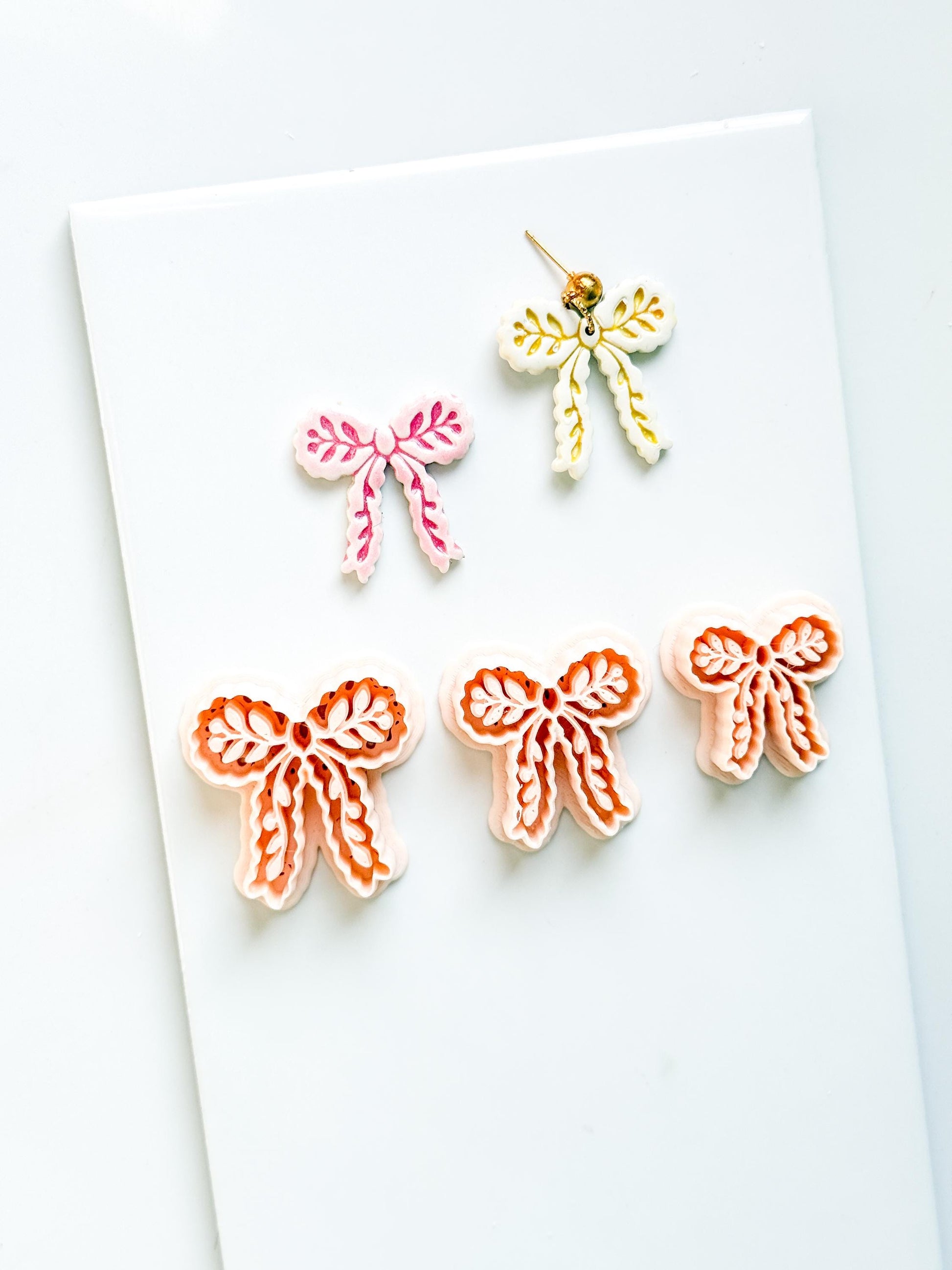 Laurel Loop Bow Clay Cutter: Botanical Ribbon Design