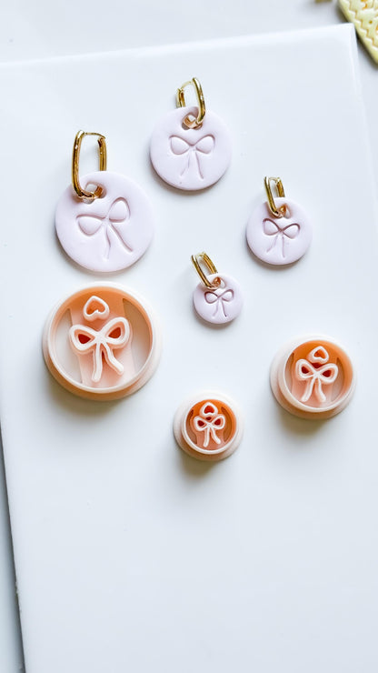 Charm Bowie Clay Cutter: Bow Heart Circle