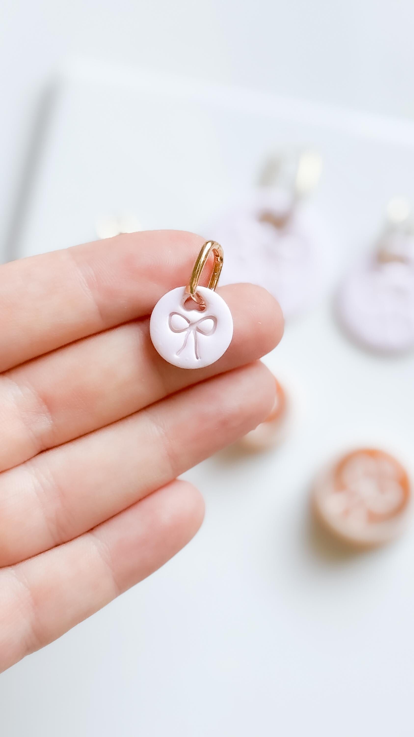 Charm Bowie Clay Cutter: Bow Heart Circle