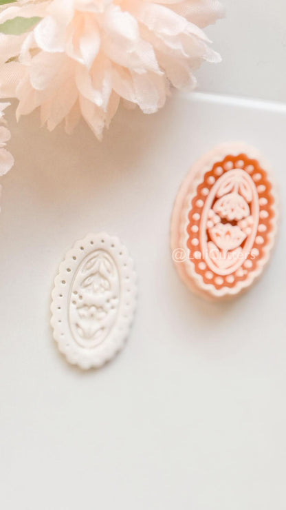 Bloomy Scallop Floral Clay Cutter: Layered Oval with Scalloped Edge