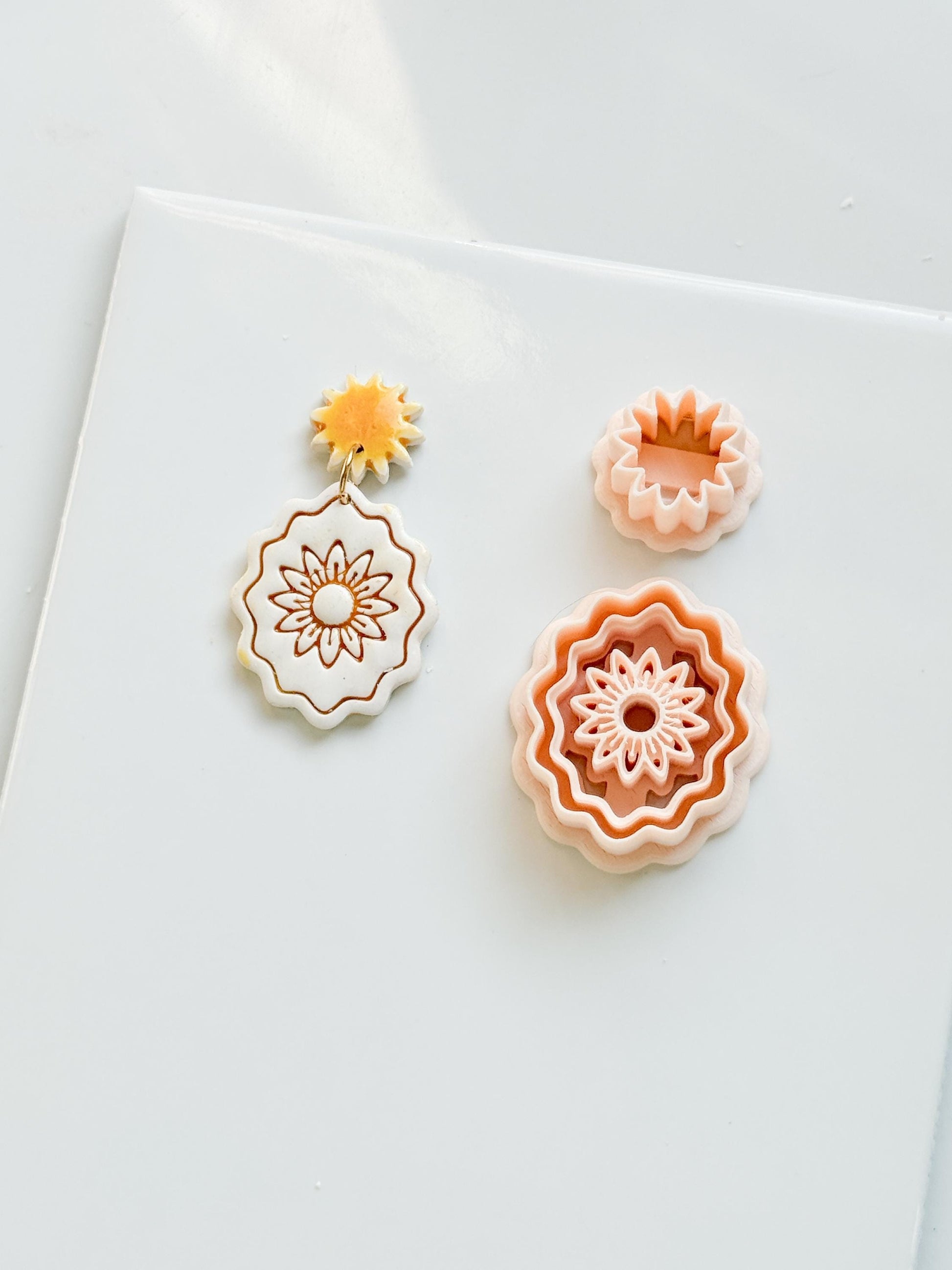 Daisy Crest Cutter Set: Scallop Flower Design for Polymer Clay