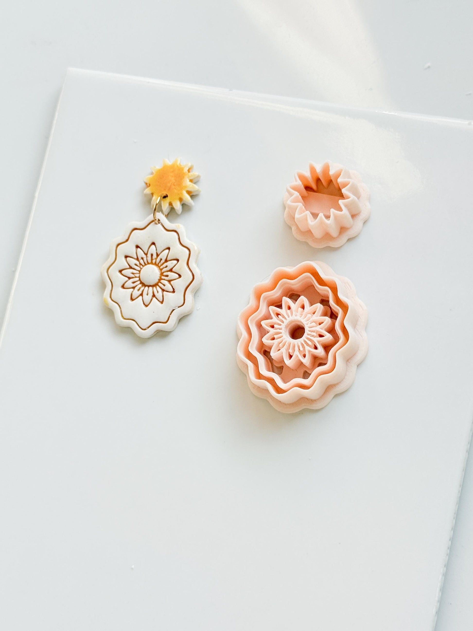 Daisy Crest Cutter Set: Scallop Flower Design for Polymer Clay