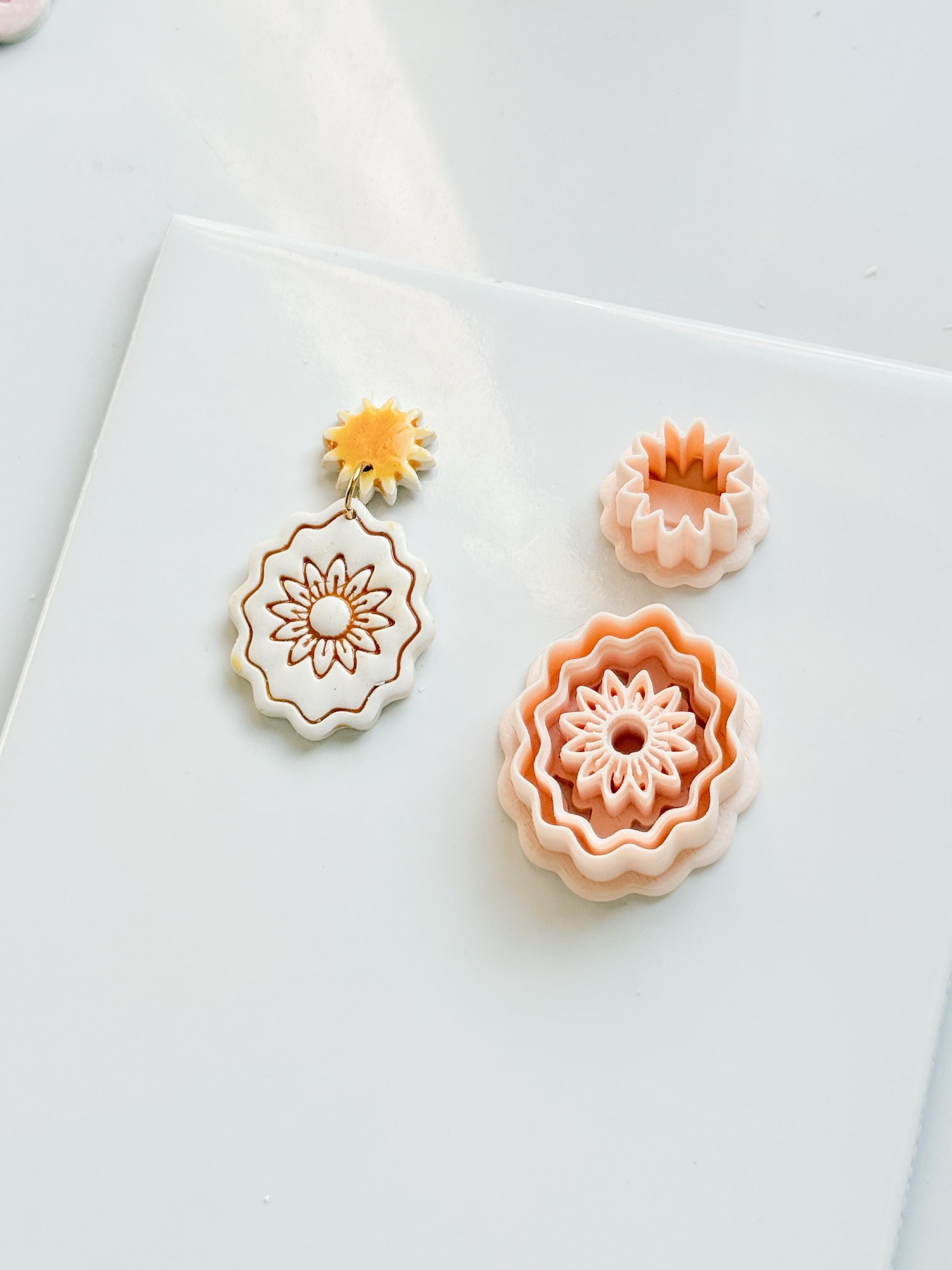 Daisy Crest Cutter Set: Scallop Flower Design for Polymer Clay