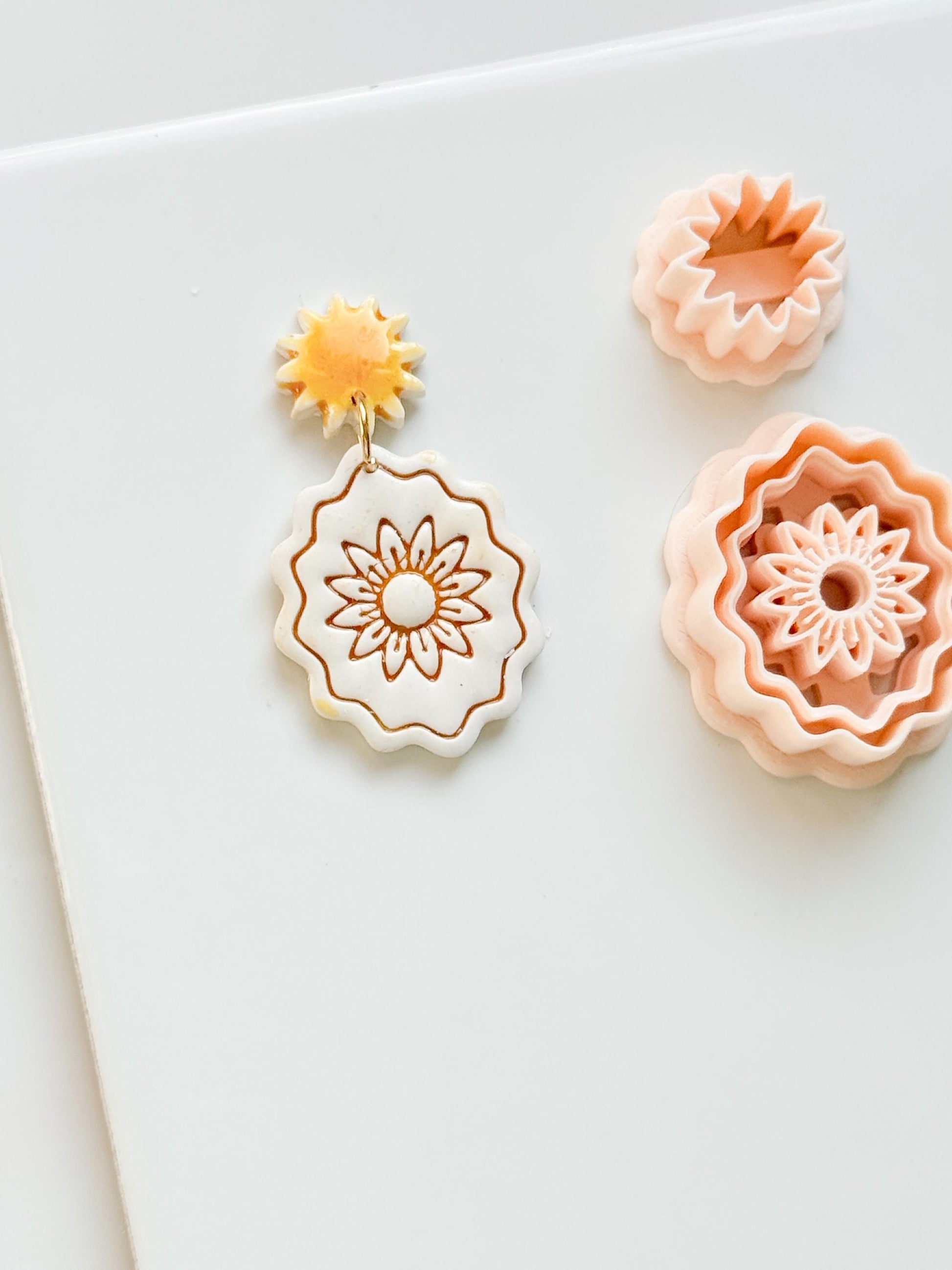 Daisy Crest Cutter Set: Scallop Flower Design for Polymer Clay