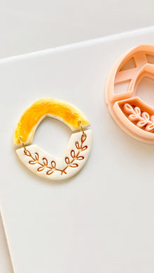 Laurel Arch Duo Clay Cutters: Classic Botanical Frame