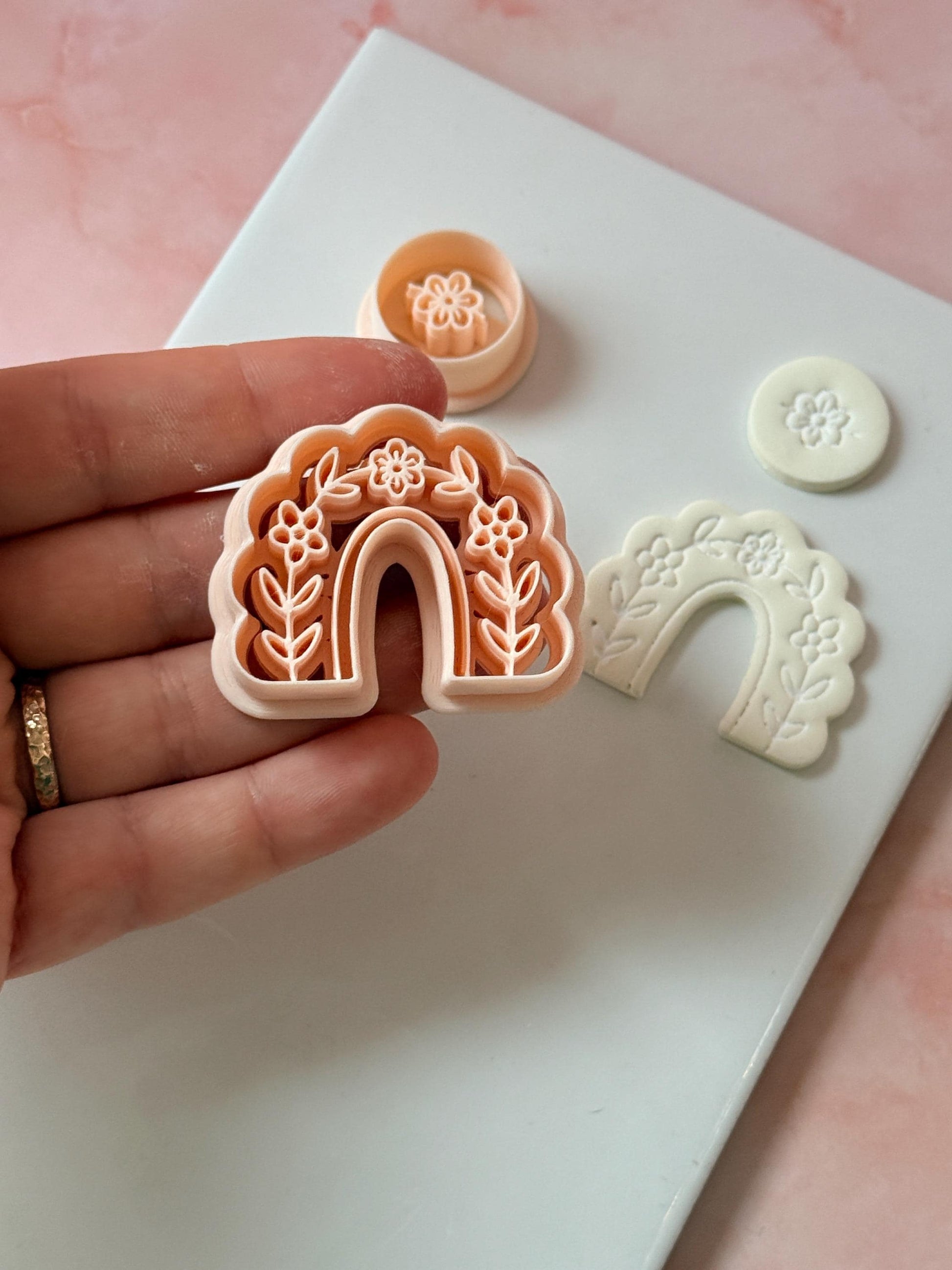 Ava Linden Clay Cutter: Floral Arch & Round Shapes