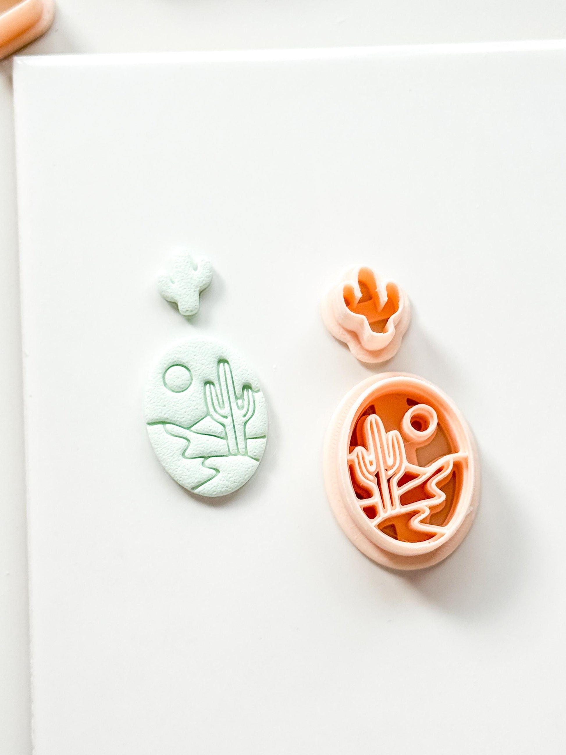 Desert Day Clay Cutter: Cactus Landscape Oval Design