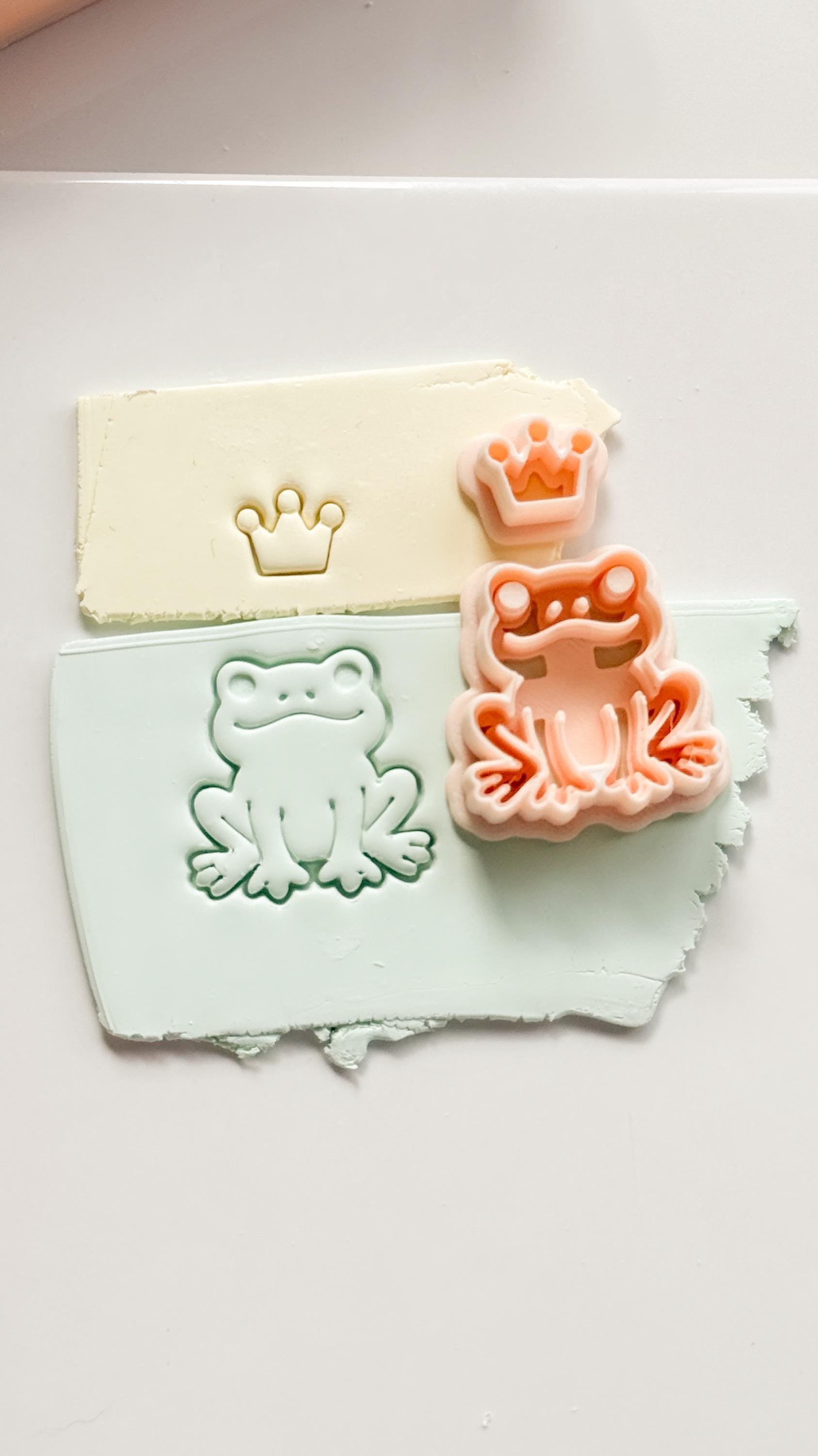 Royal Hopper Polymer Clay Cutter: Embossed Frog & Crown for Fairy Tale Earrings
