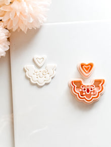 Una Frill Polymer Clay Cutter: Scalloped Edge Arch Embosser