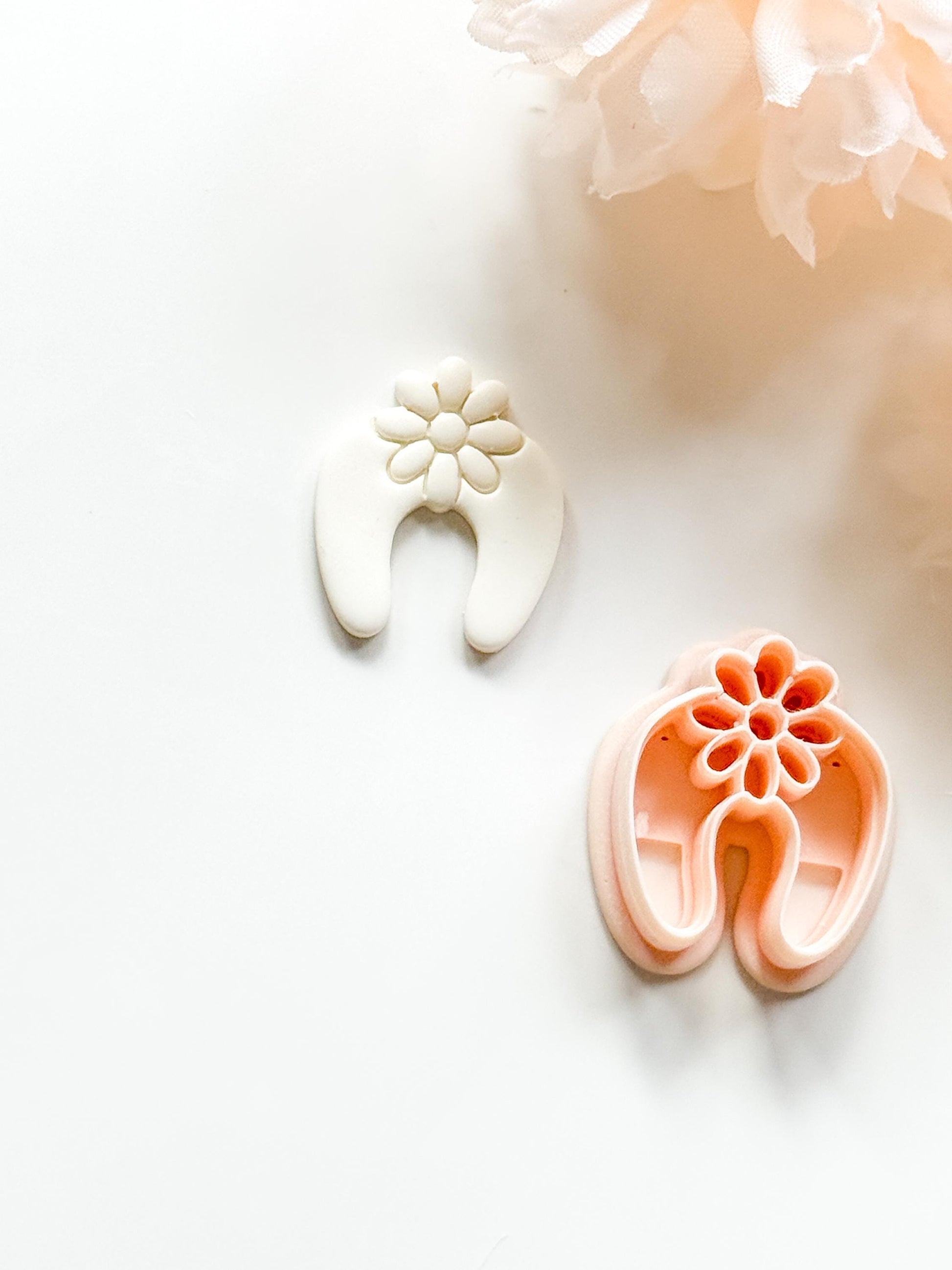 Arch Lila Clay Cutter: Floral U-Shape Design for Polymer Clay Jewelry