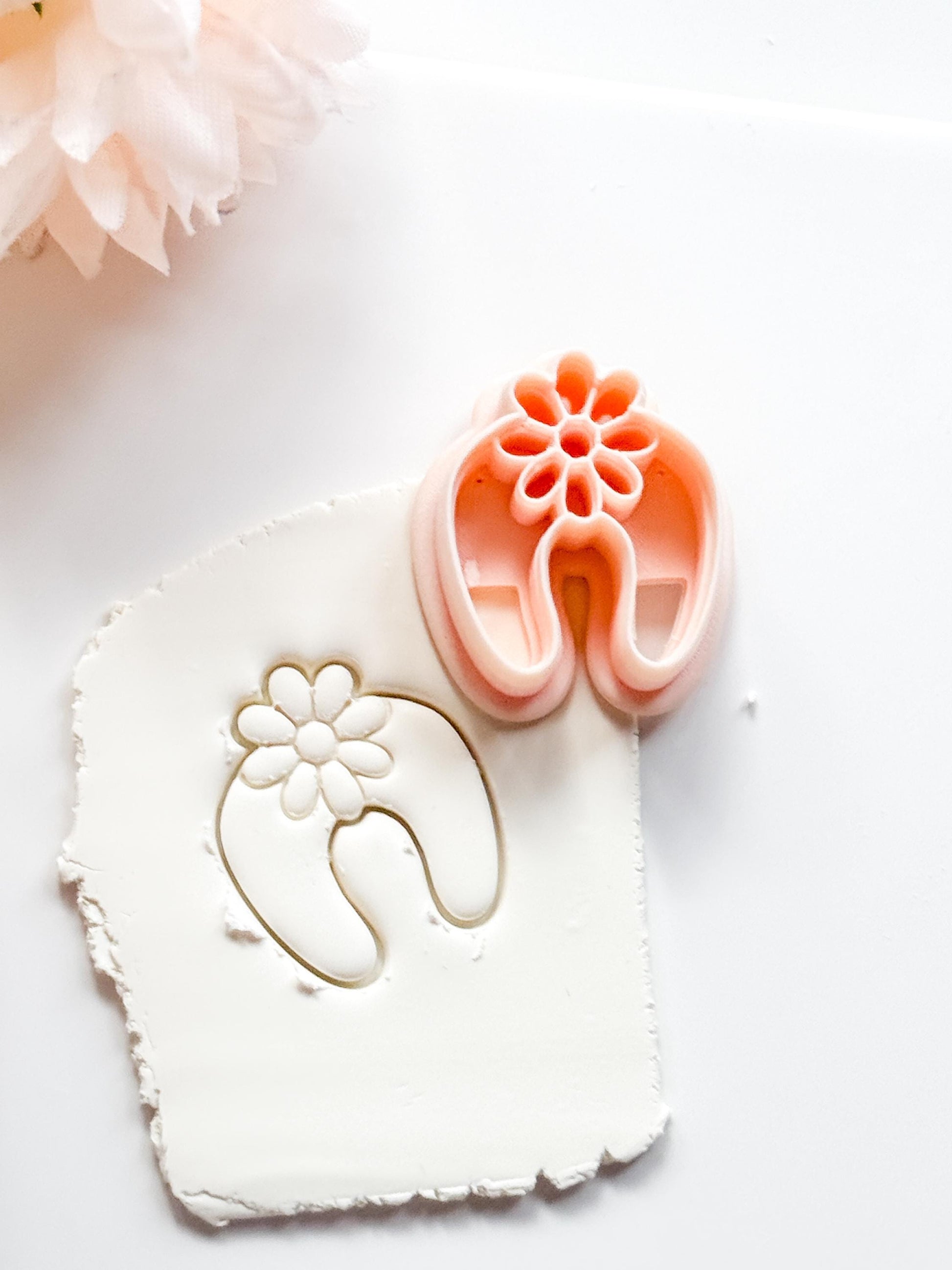 Arch Lila Clay Cutter: Floral U-Shape Design for Polymer Clay Jewelry