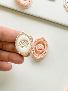 Nilo Hedgehog Oval Frame Cutter: Embossed Ornate Filigree