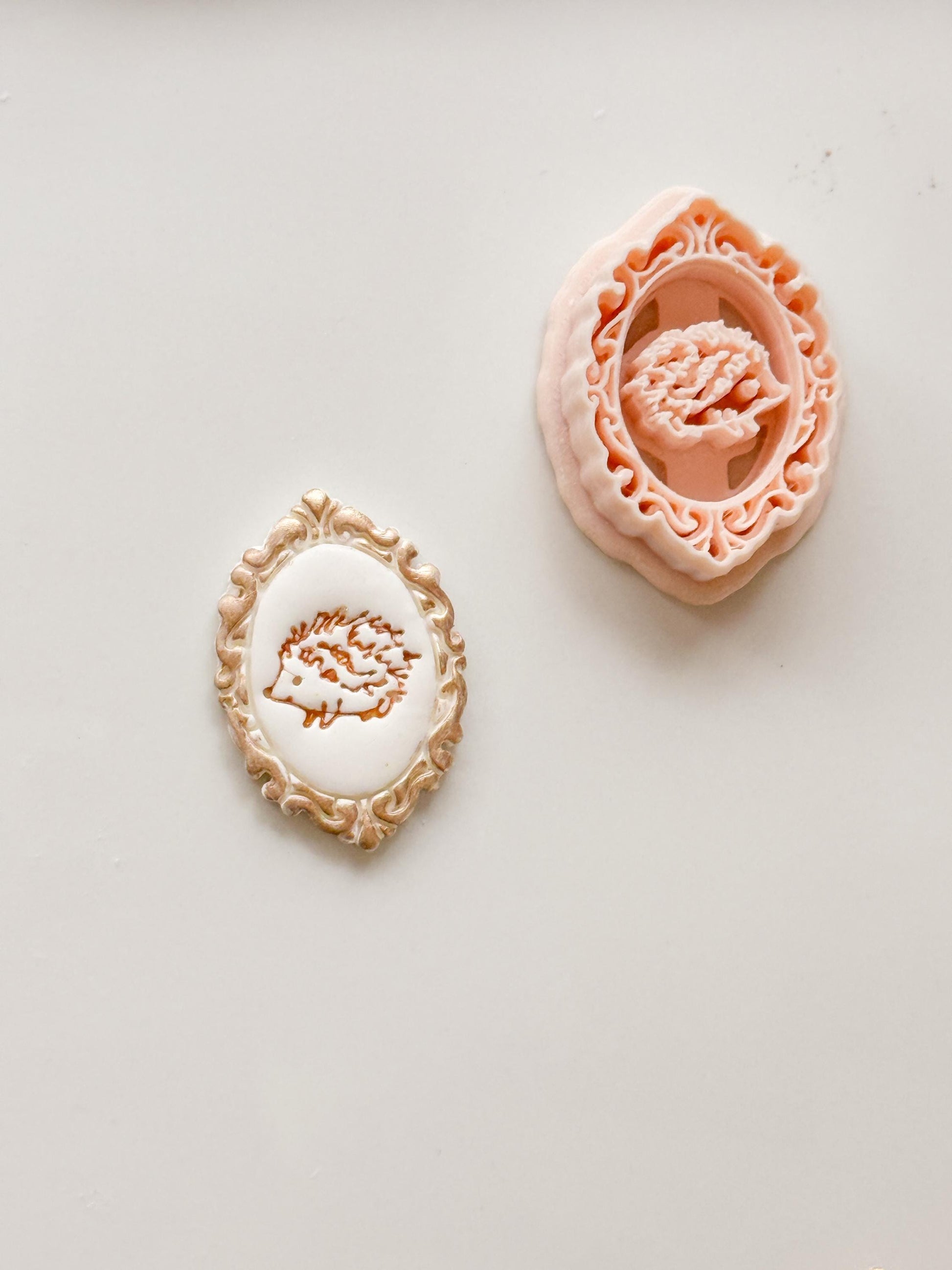 Nilo Hedgehog Oval Frame Cutter: Embossed Ornate Filigree