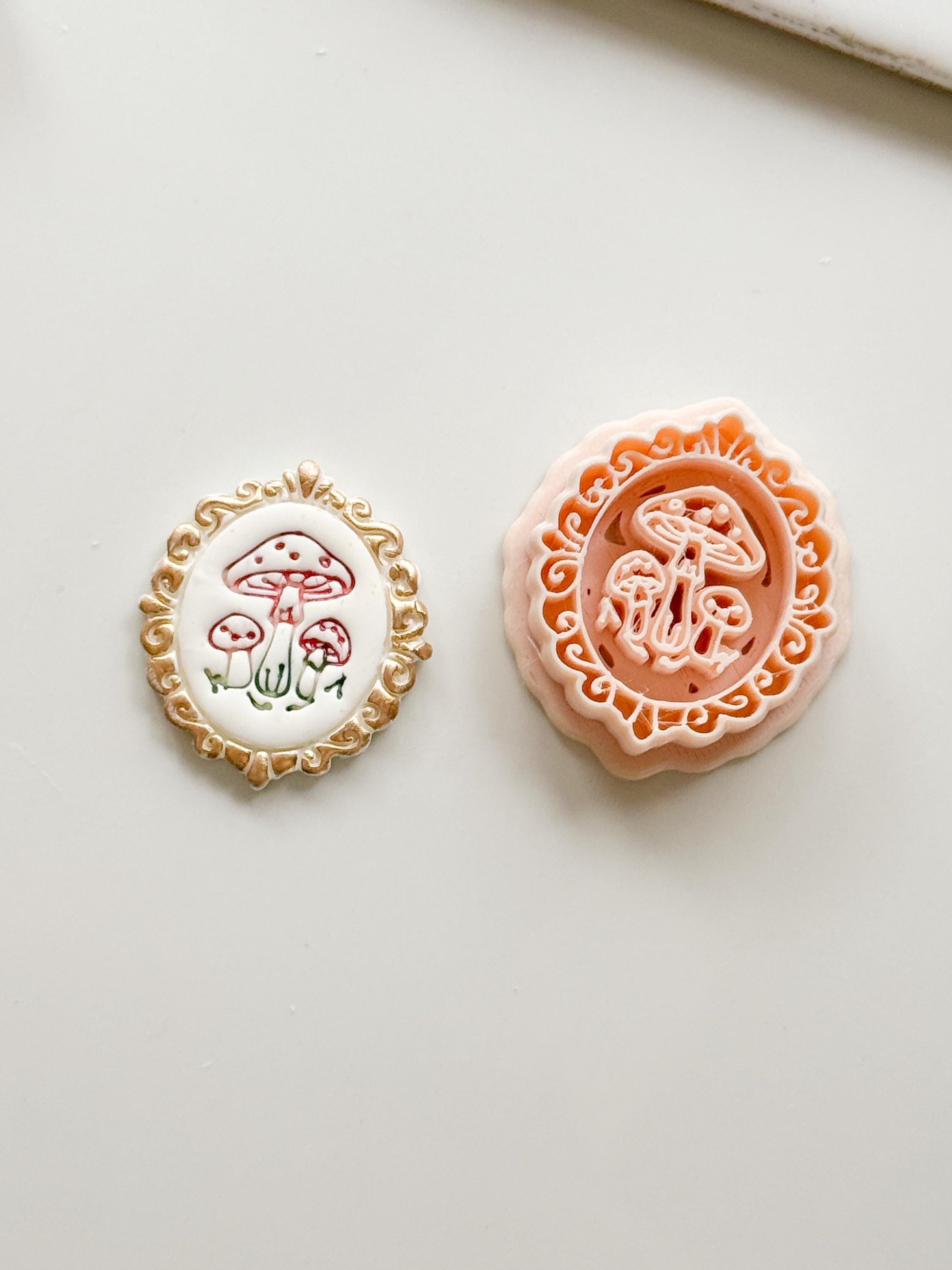 Noe Mushroom Clay Cutter: Embossed Fungi Oval Frame