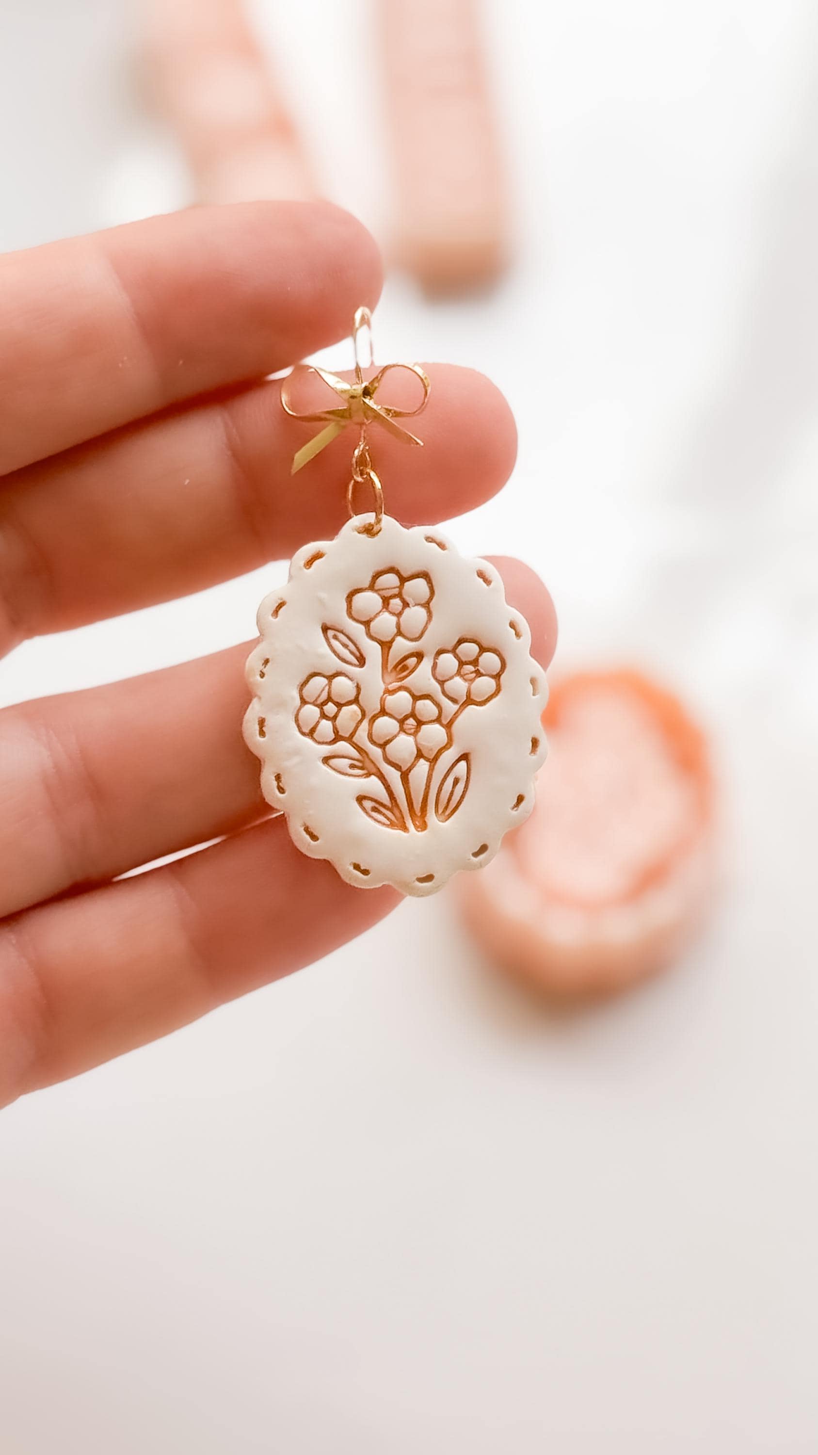 Flori Bloom Cutter: Scalloped Floral Earring Shape for Polymer Clay