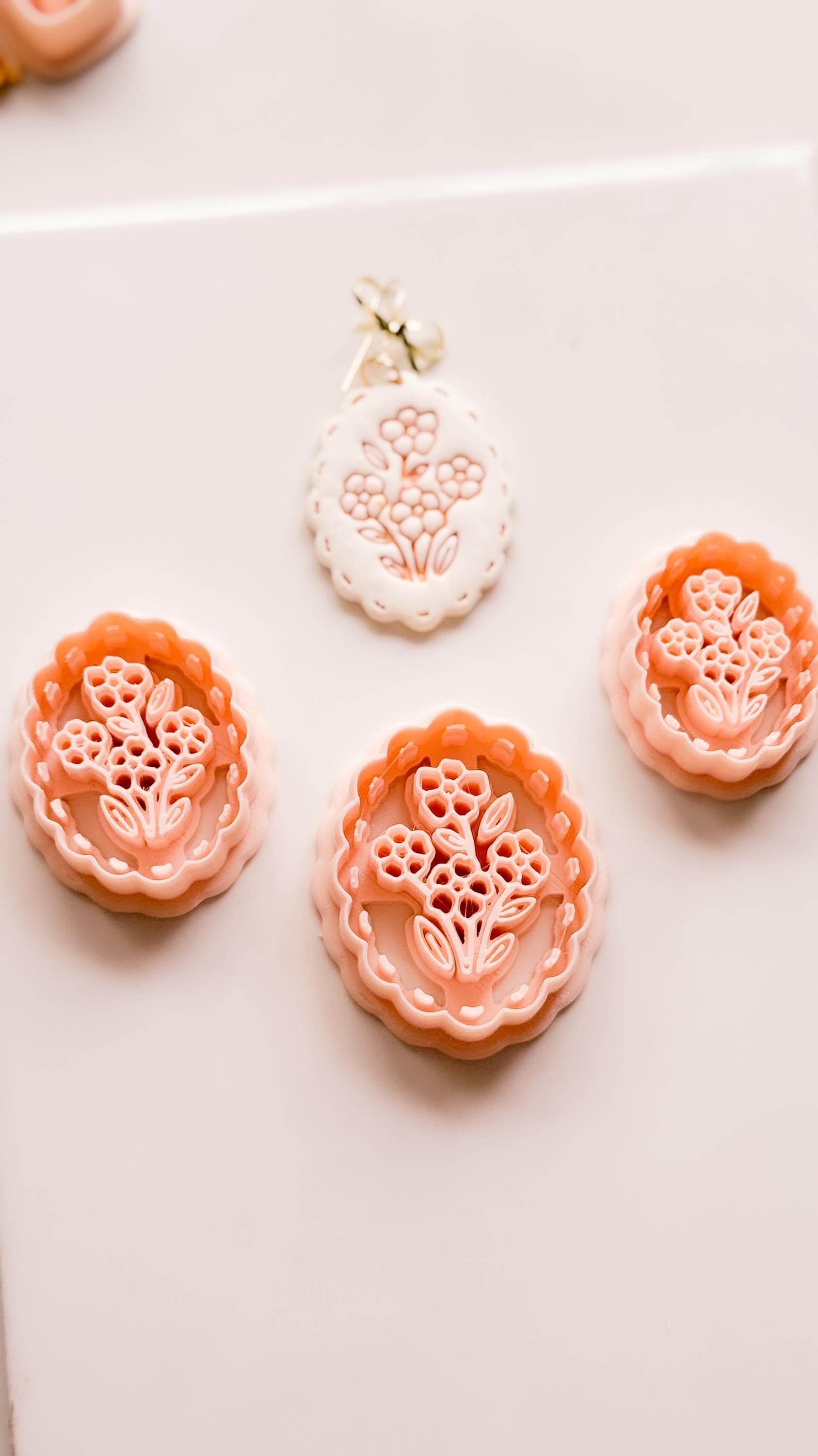 Flori Bloom Cutter: Scalloped Floral Earring Shape for Polymer Clay