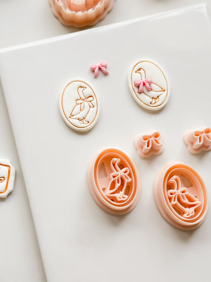 Gubo Goose Oval Cutter: Bird with Bow for Polymer Clay