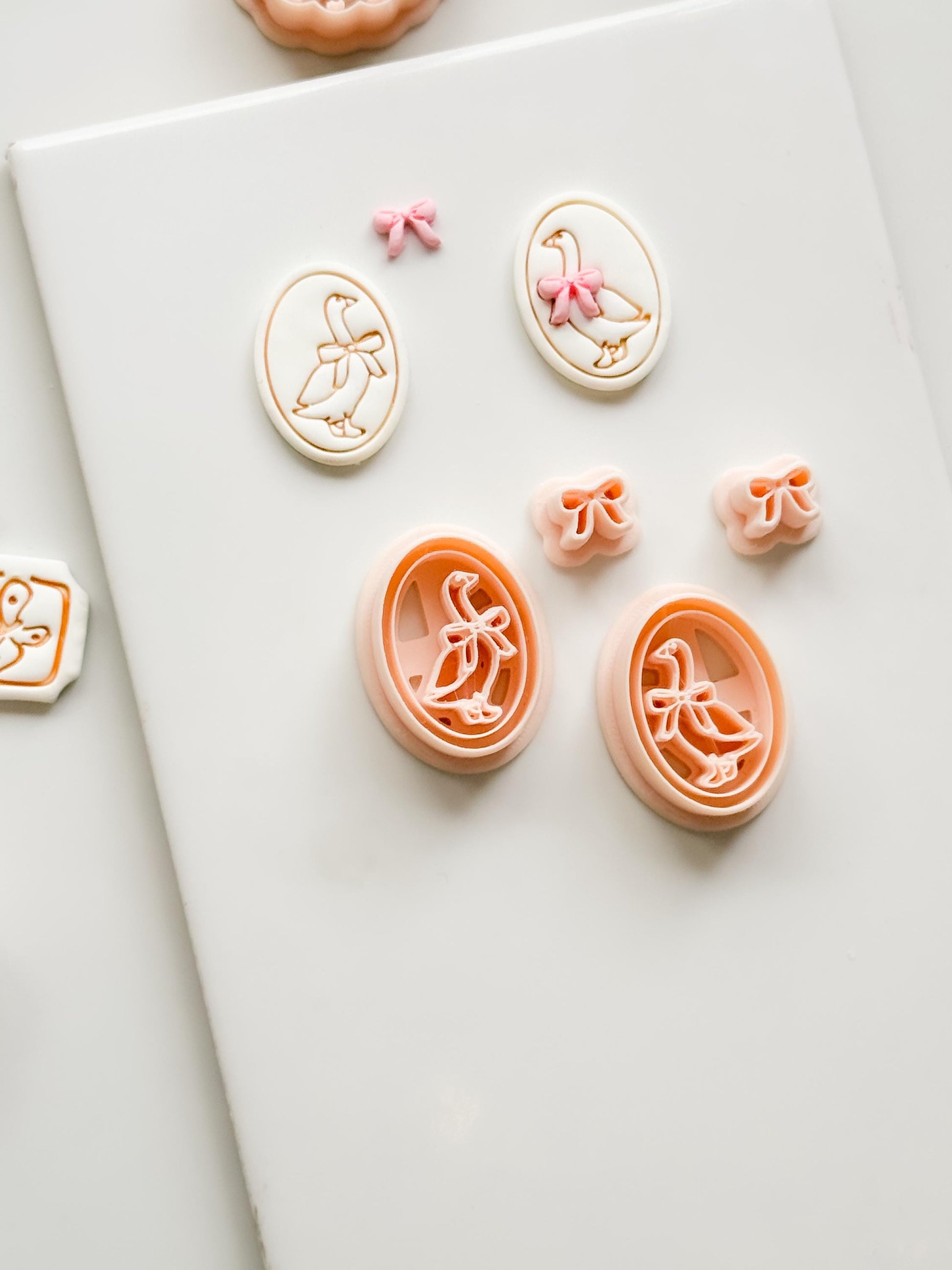 Gubo Goose Oval Cutter: Bird with Bow for Polymer Clay