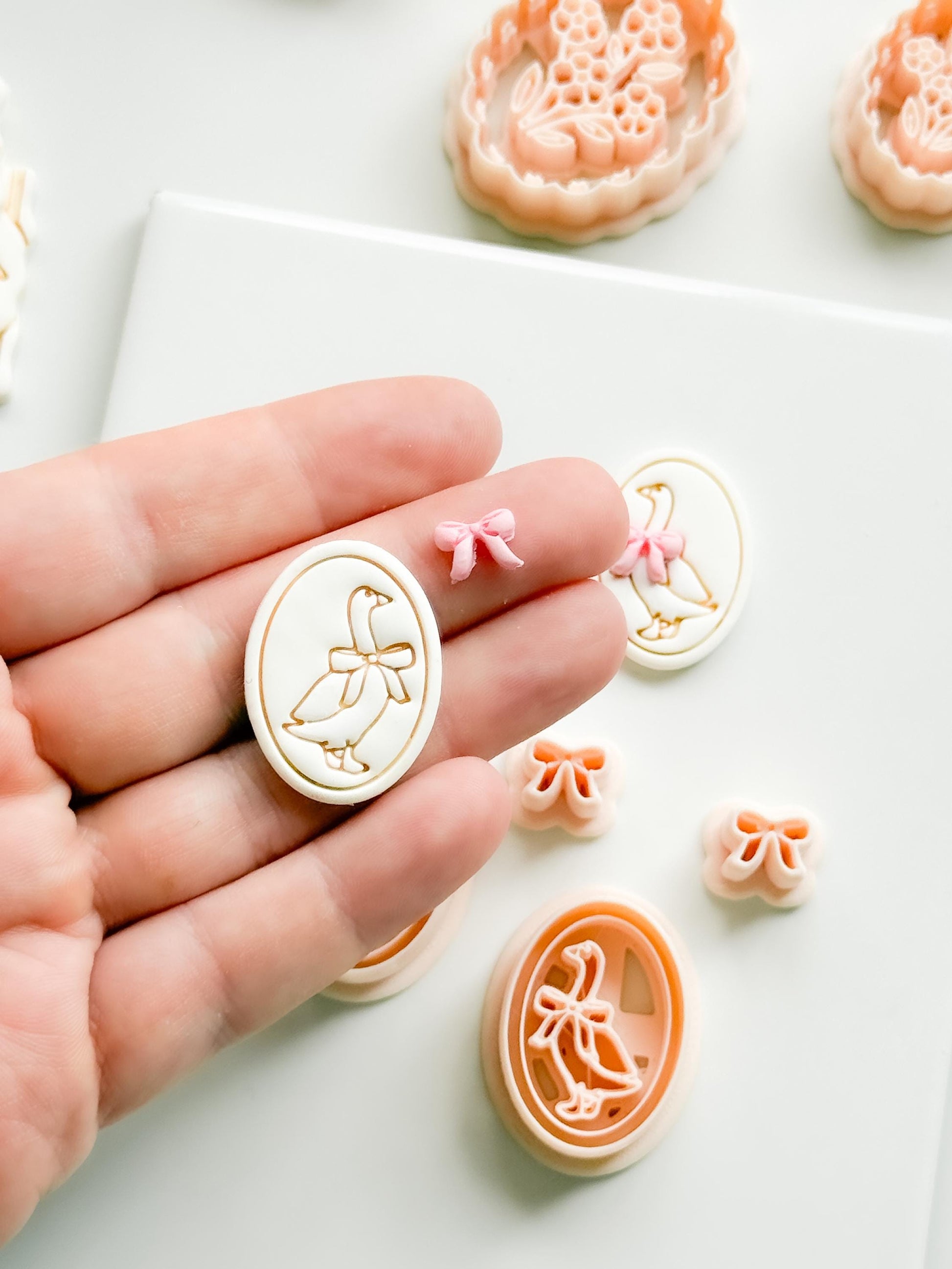 Gubo Goose Oval Cutter: Bird with Bow for Polymer Clay