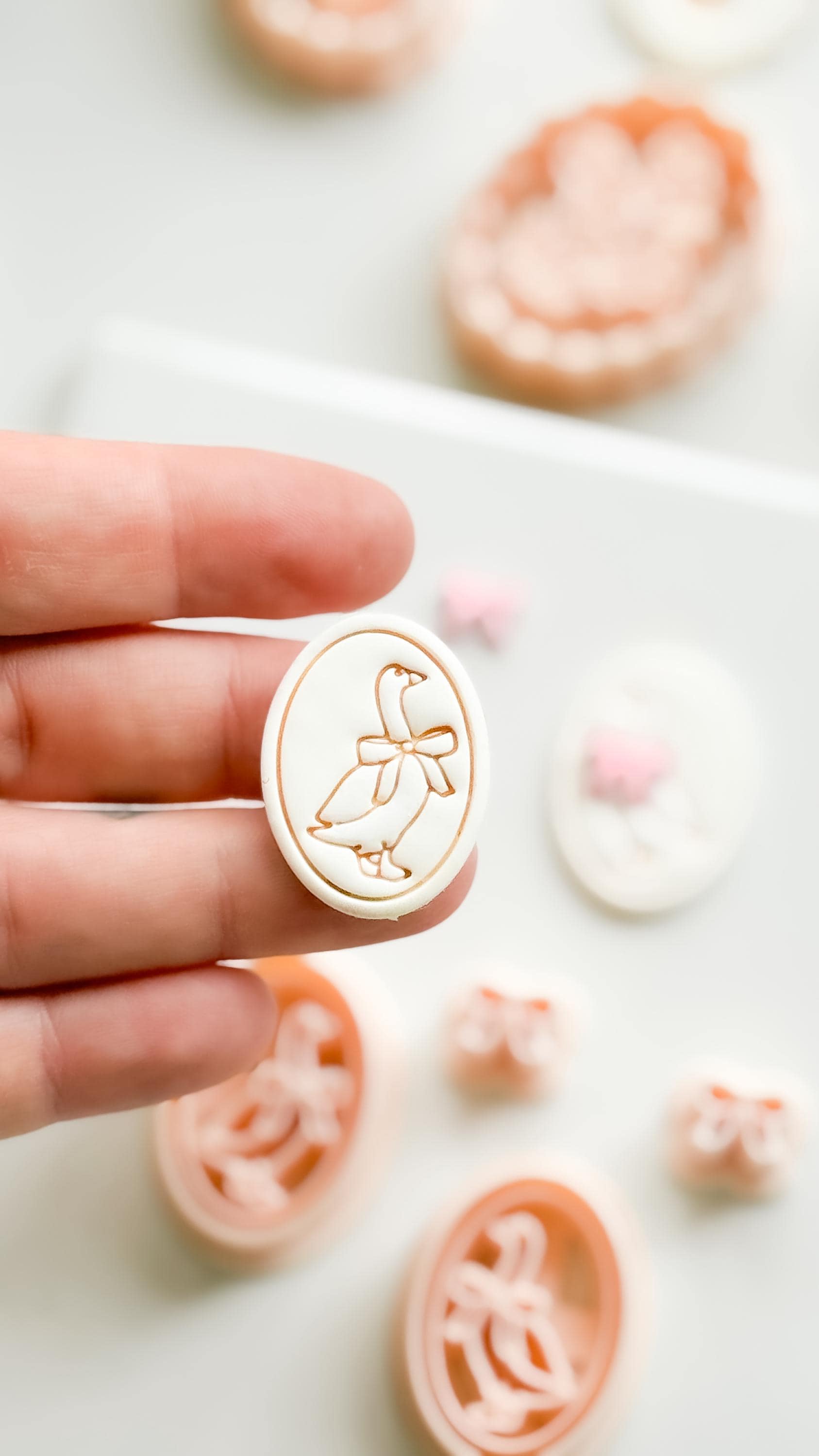 Gubo Goose Oval Cutter: Bird with Bow for Polymer Clay