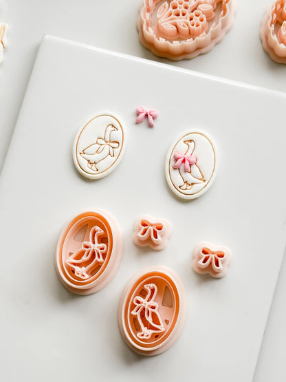 Gubo Goose Oval Cutter: Bird with Bow for Polymer Clay