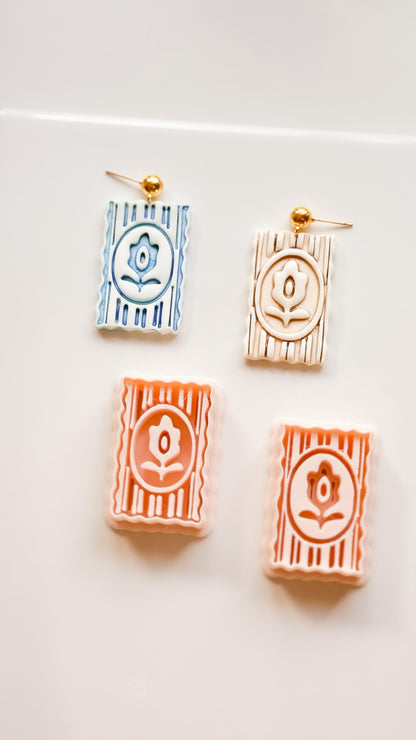 Kiri Stripe Frame Cutter: Scalloped Rectangle Emboss Tool for Polymer Clay