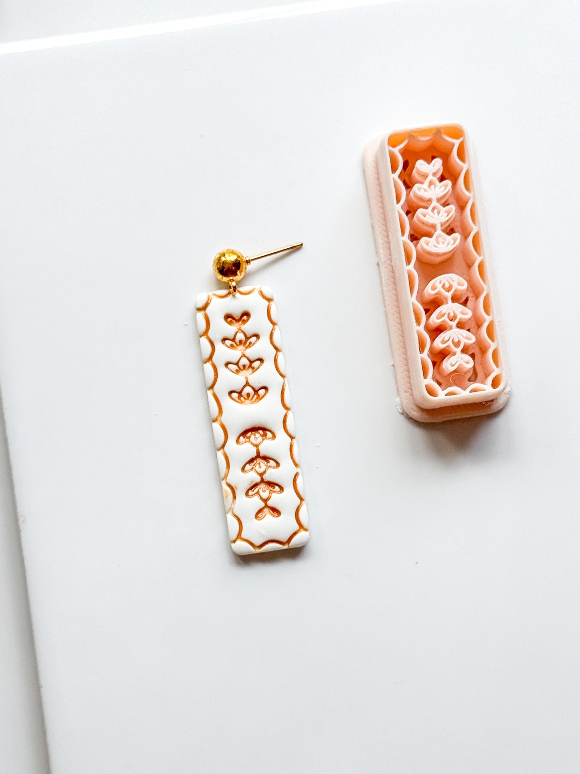 Livi Leaf Cutter: Botanical Scalloped Bar for Polymer Clay