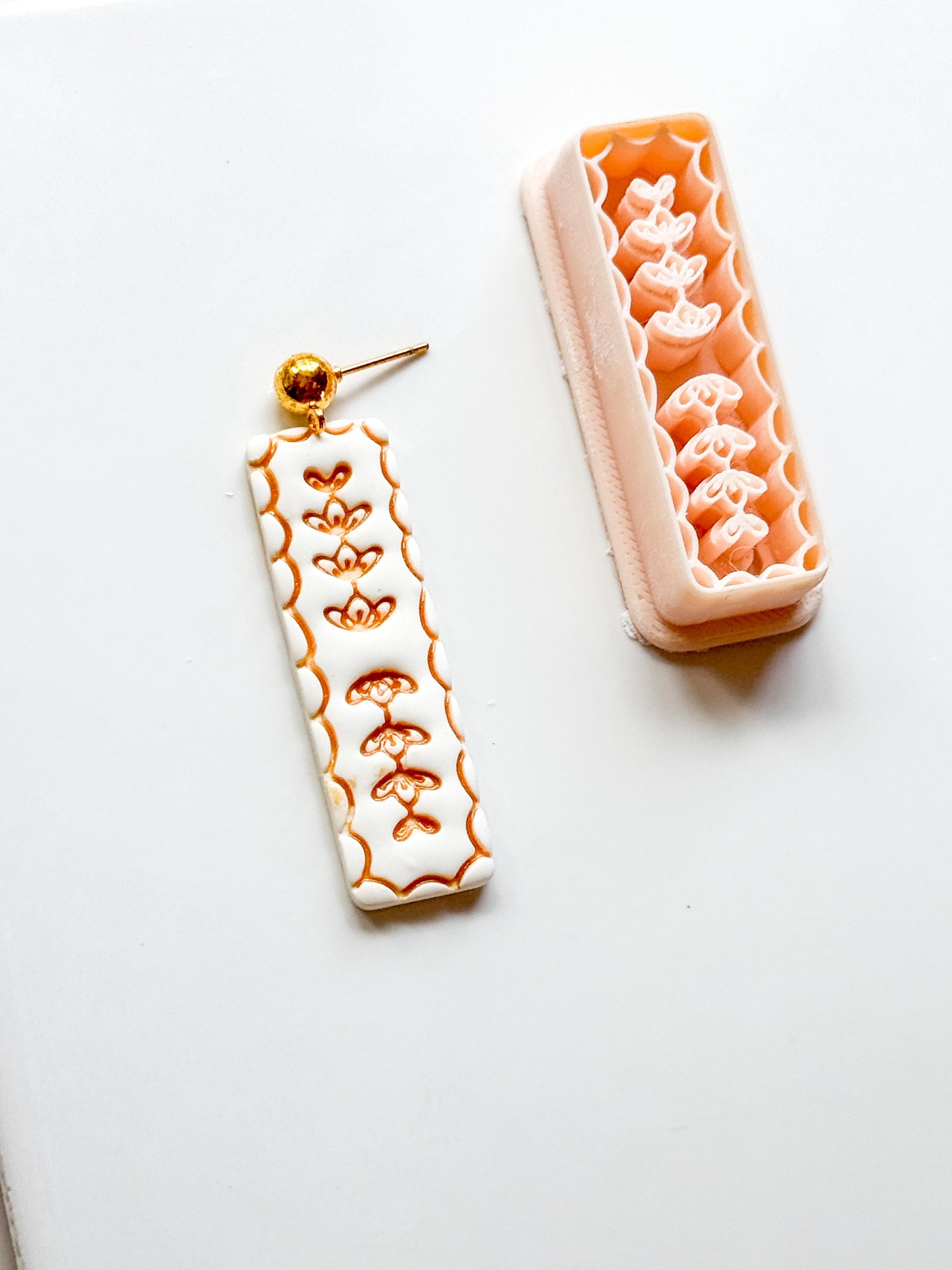 Livi Leaf Cutter: Botanical Scalloped Bar for Polymer Clay